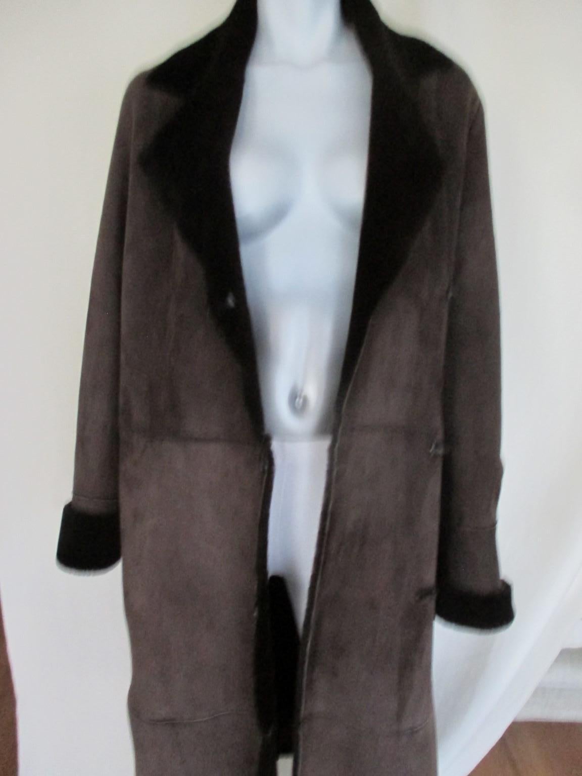 Long Soft Lamb Shearling fur Coat In Good Condition For Sale In Amsterdam, NL