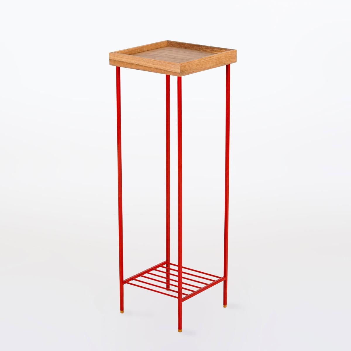 La table longue EDGE en chêne massif a été soigneusement conçue par les designers d'Ananas et méticuleusement fabriquée à la main par des ébénistes qualifiés pour un usage polyvalent. Cette table moderne en chêne, fabriquée à la main, s'intègre