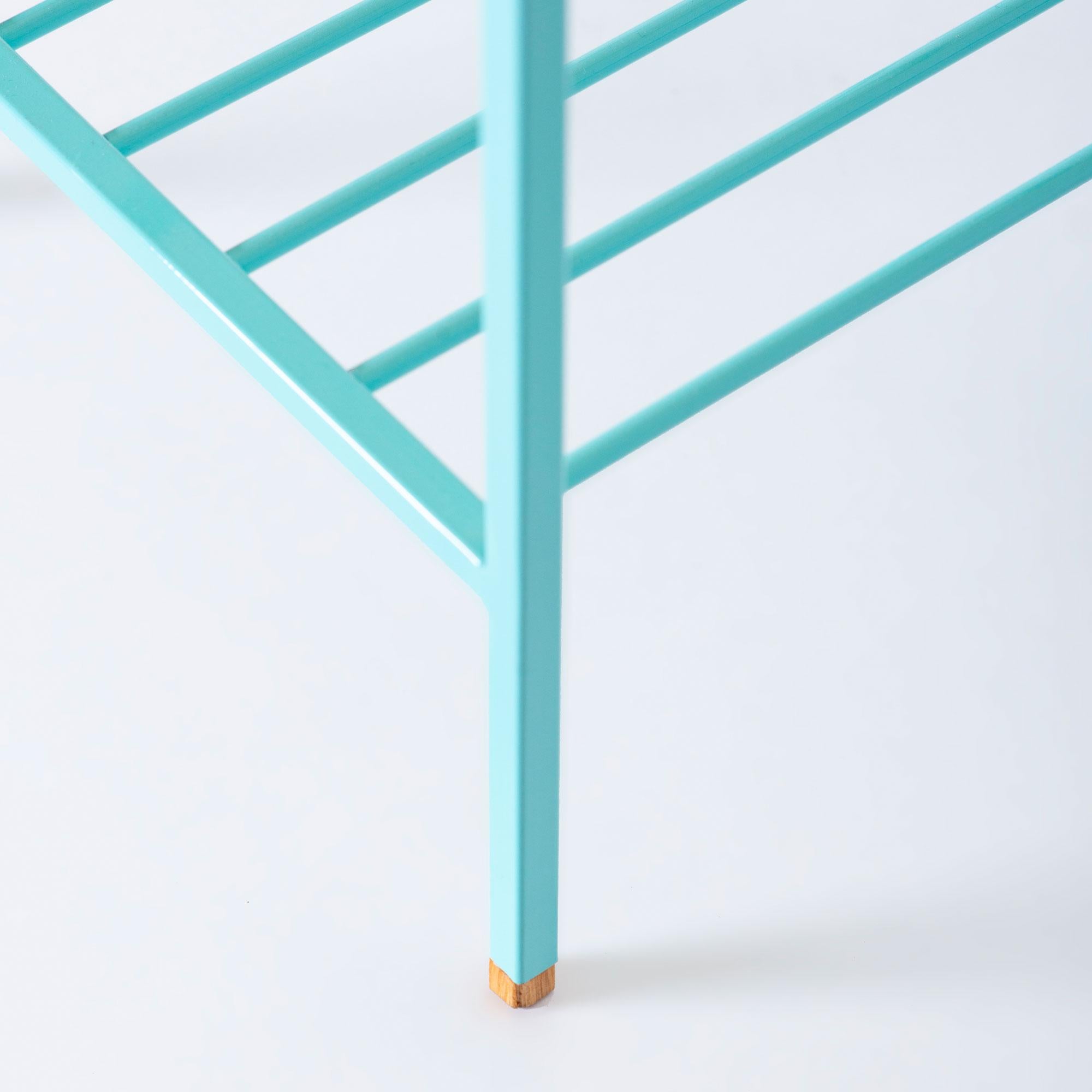 Longue table d'appoint / Plant Stand en Wood Wood Wood - Série EDGE, avec pieds en métal coloré Neuf - En vente à İzmir, İzmir