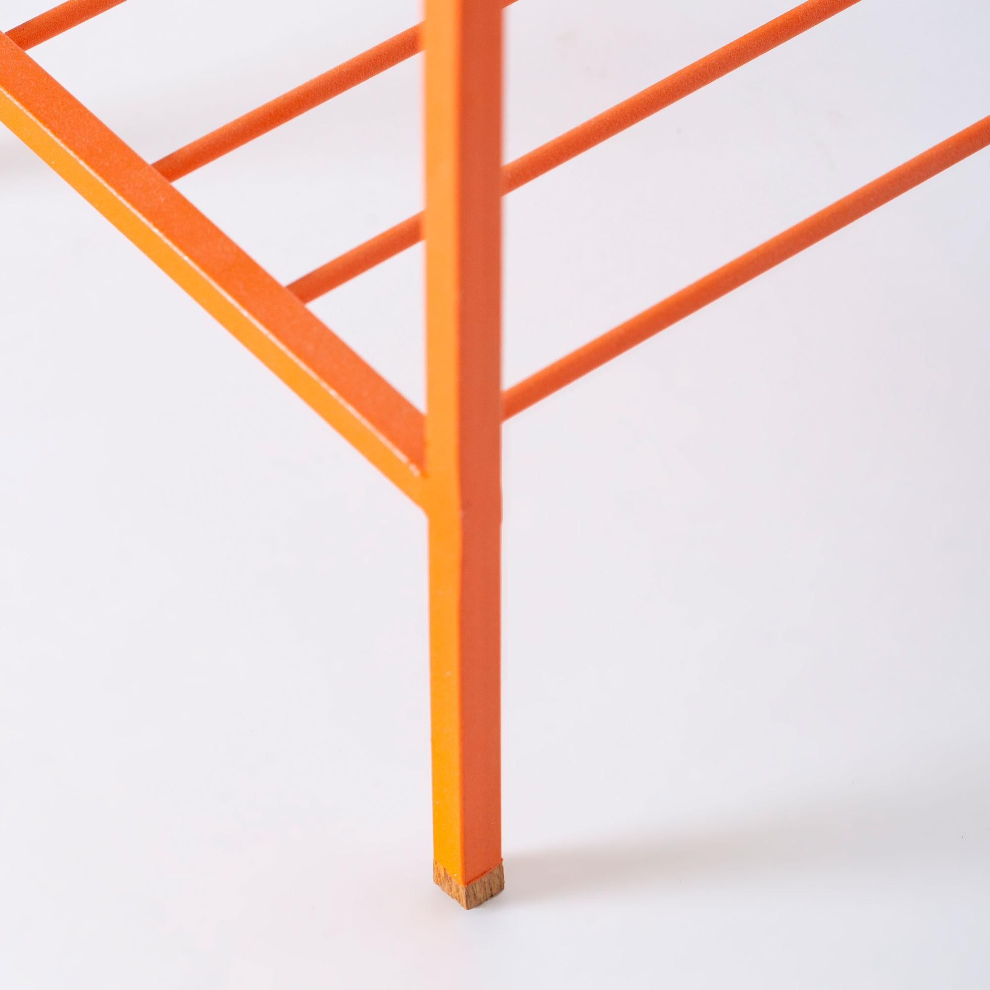 XXIe siècle et contemporain Longue table d'appoint / Plant Stand en Wood Wood Wood - Série EDGE, avec pieds en métal coloré en vente