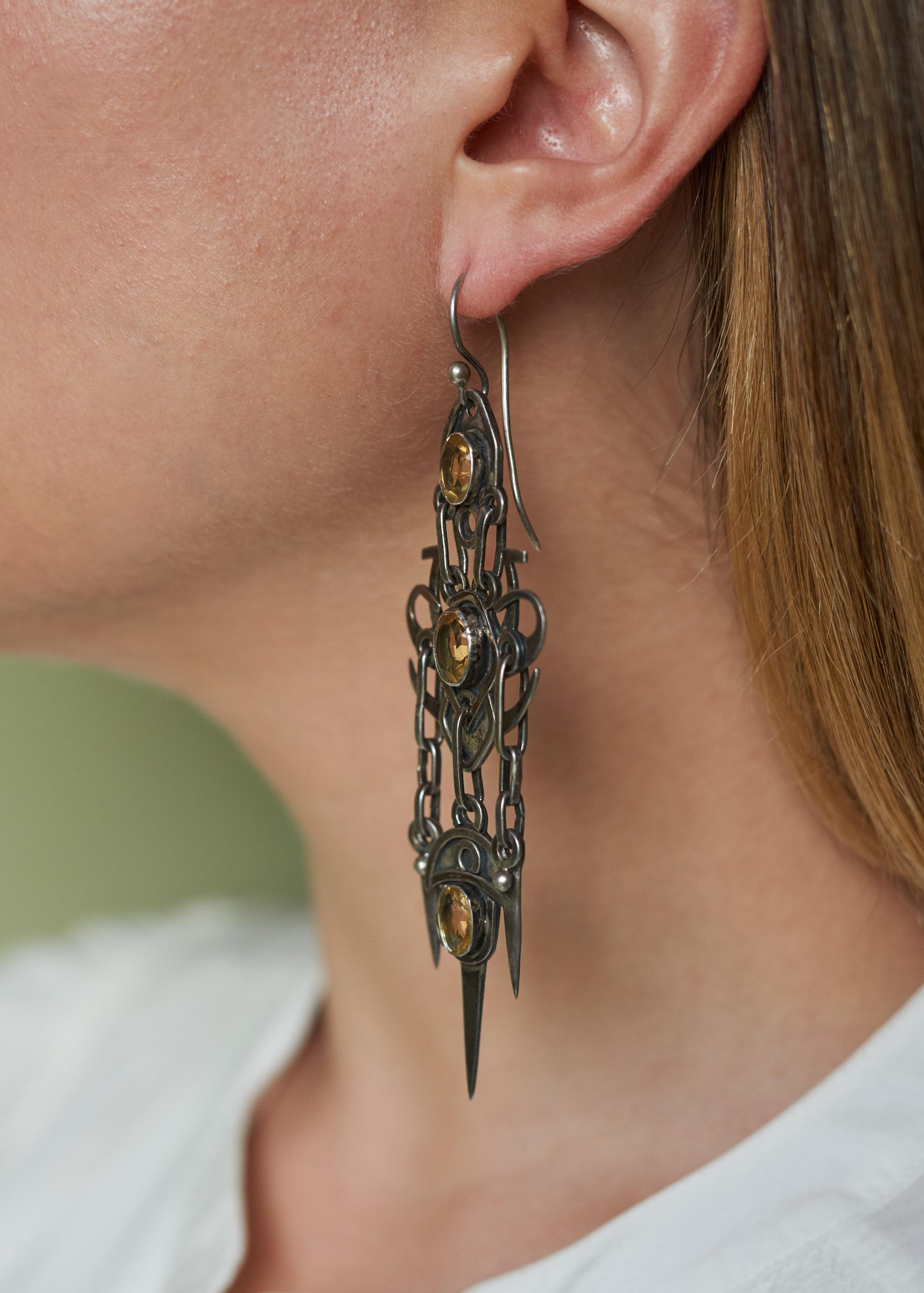 Lange Ohrringe aus Citrin und Sterlingsilber im Arts and Crafts-Stil (Ovalschliff) im Angebot