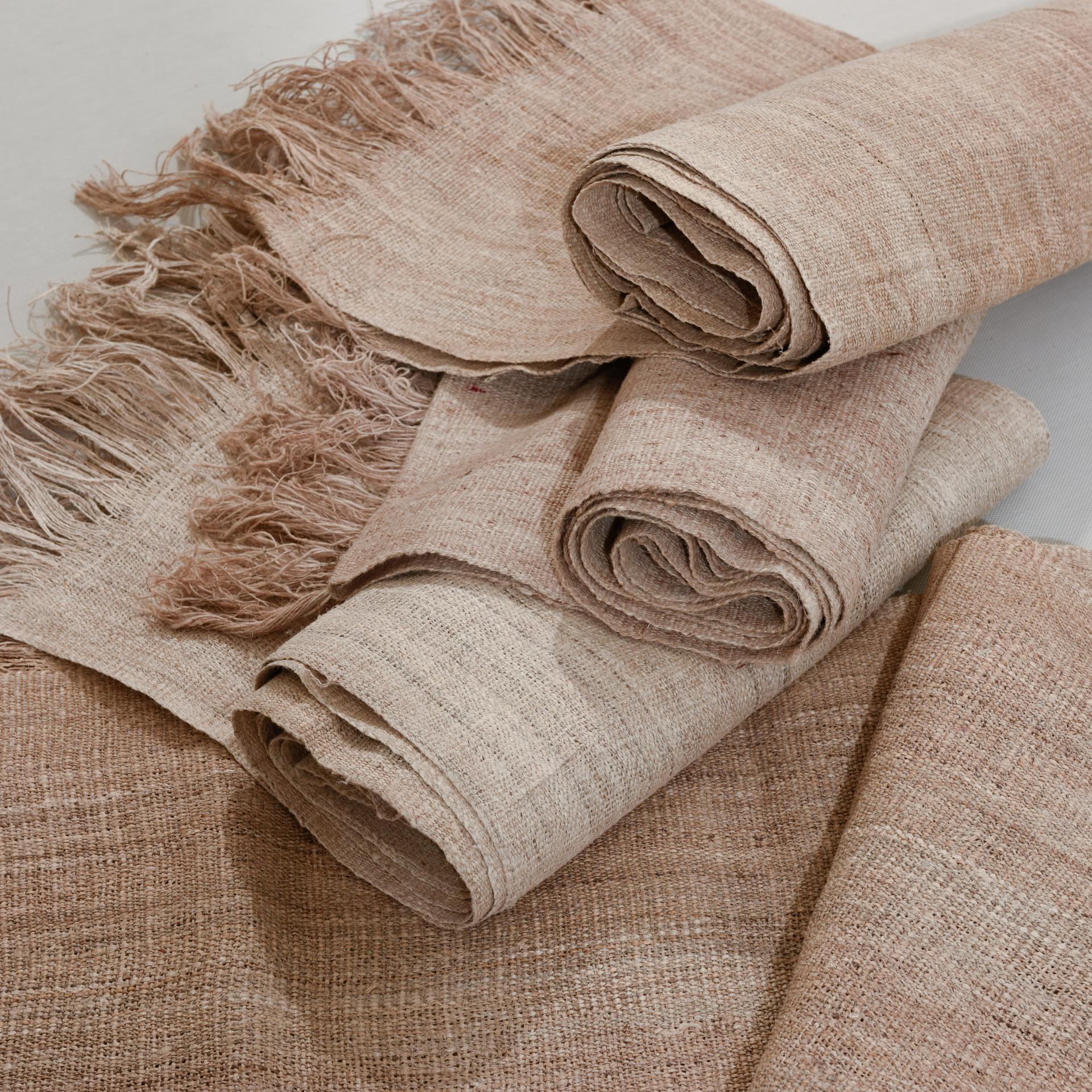 Lunghe strisce di Hempe come tende in vendita 2