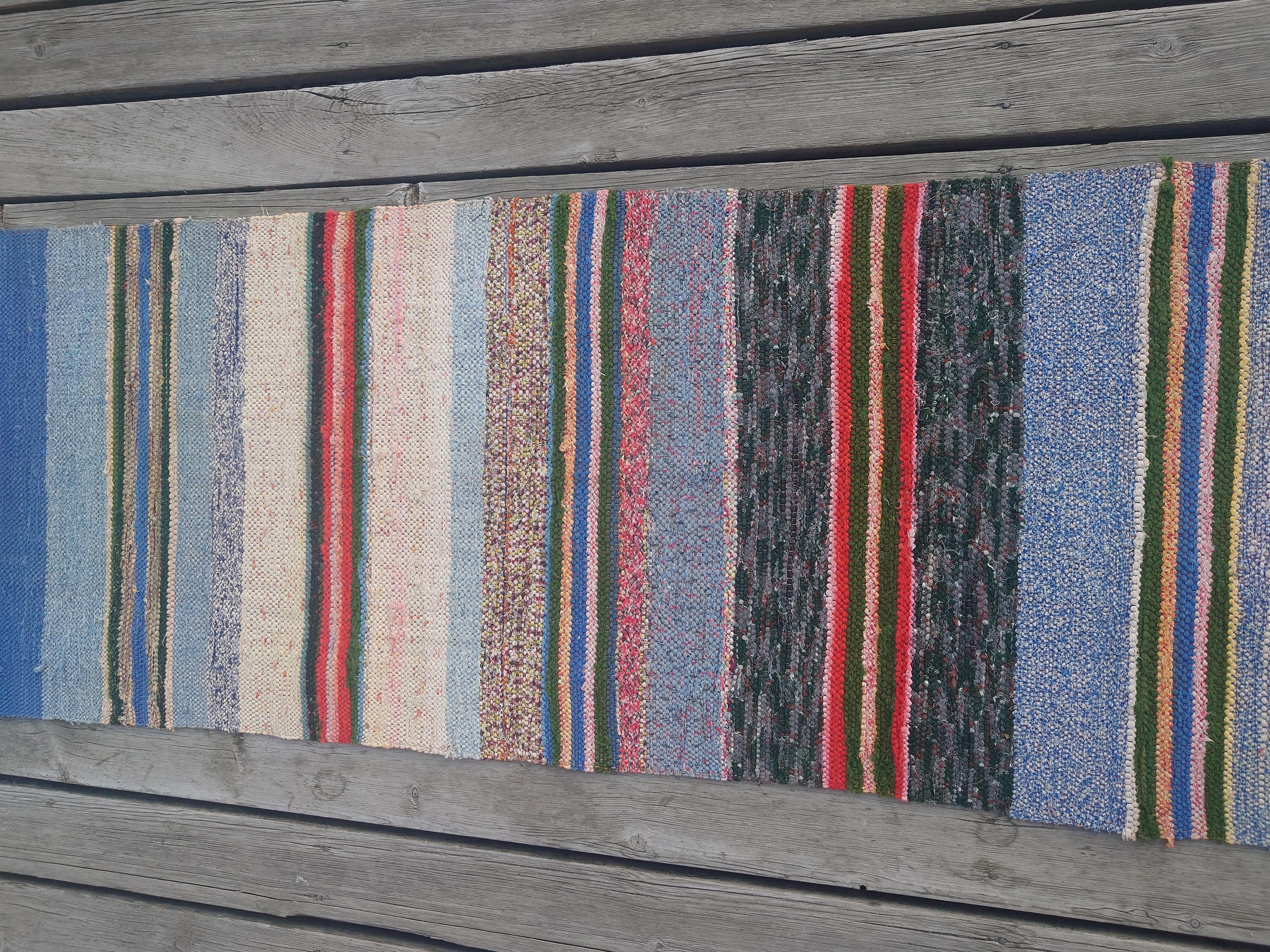 Langer schwedischer Rag-Teppich (20. Jahrhundert) im Angebot