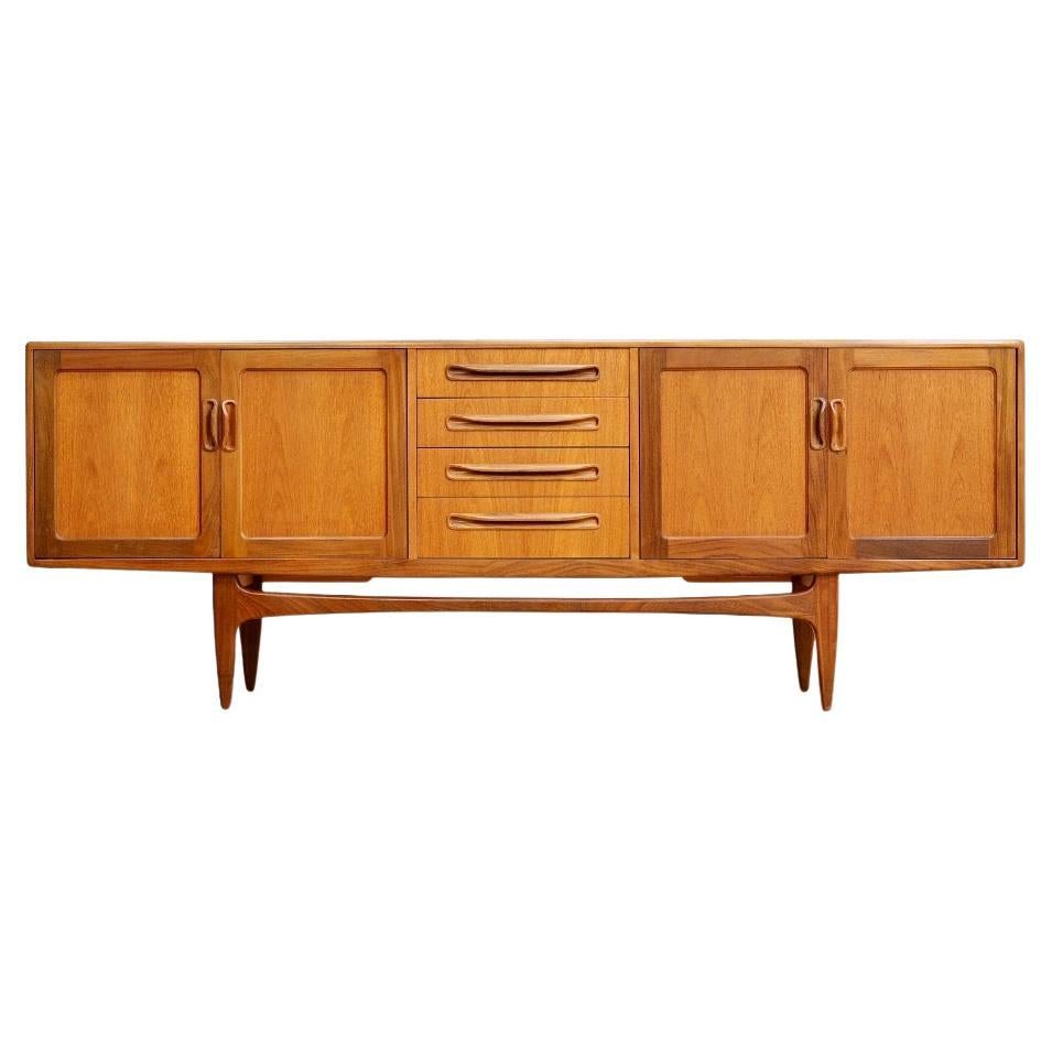 Long Teak Mid Century Credenza by VB Wilkins for G Plan en vente