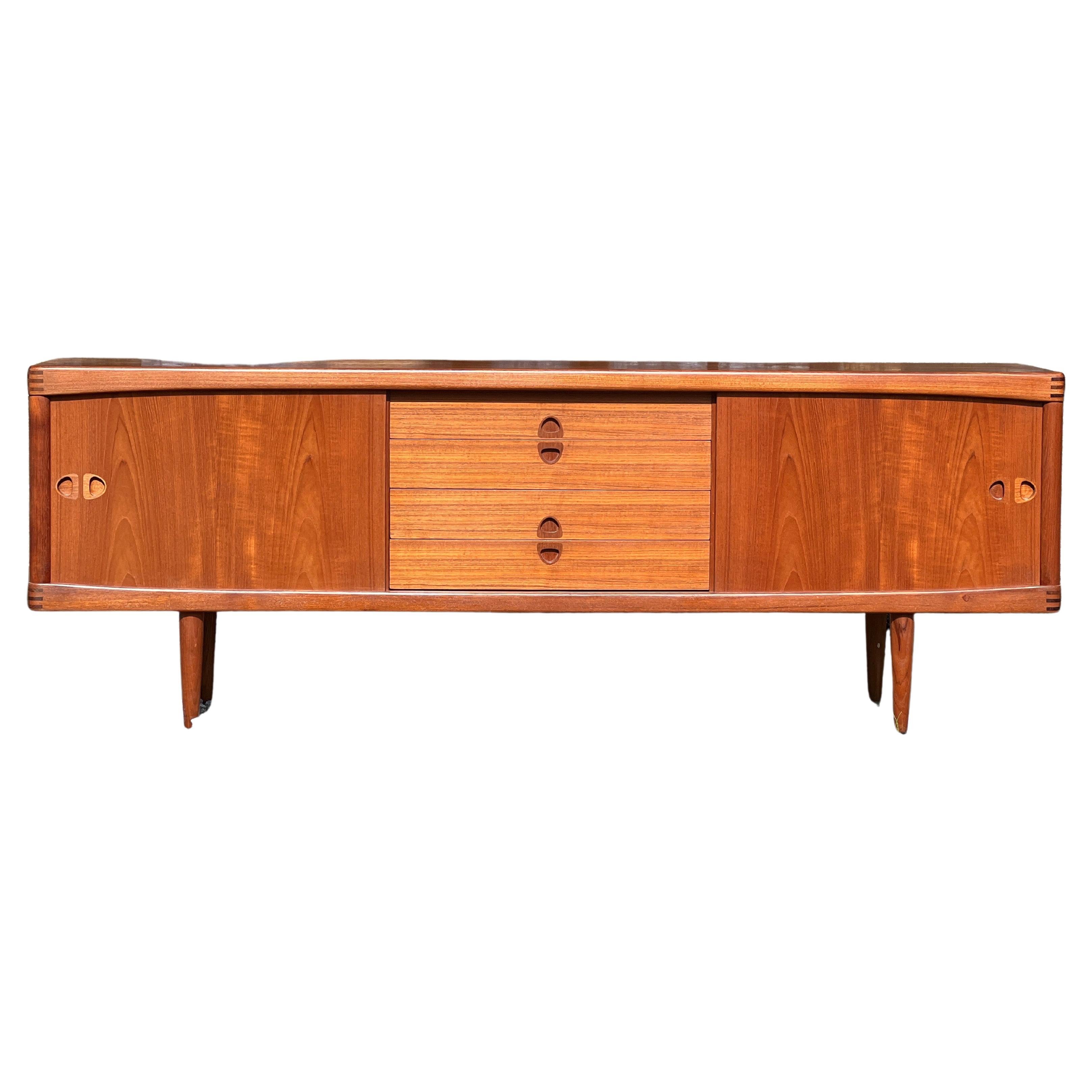 Langes Sideboard aus Teakholz von Bramin, hergestellt in Dänemark.