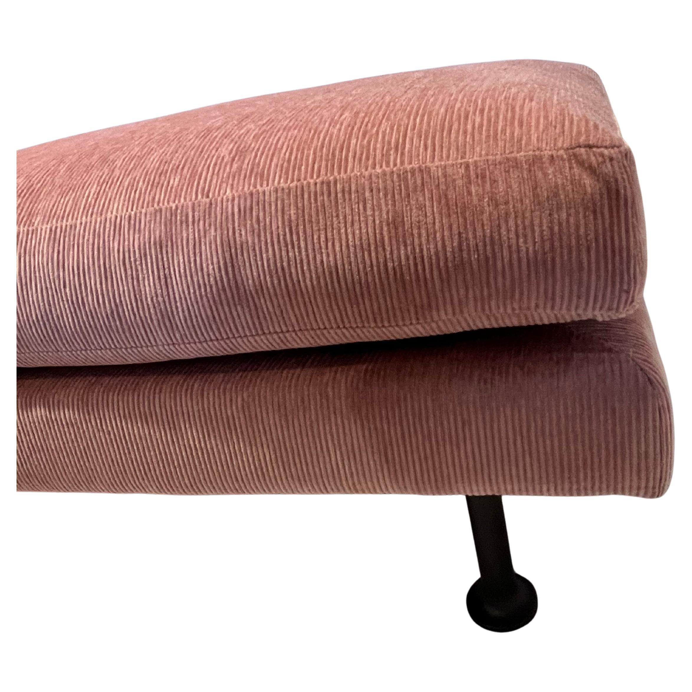 Lange gepolsterte Bank Daybed Couchtisch Custom Made in Light Pink Chenille (20. Jahrhundert) im Angebot