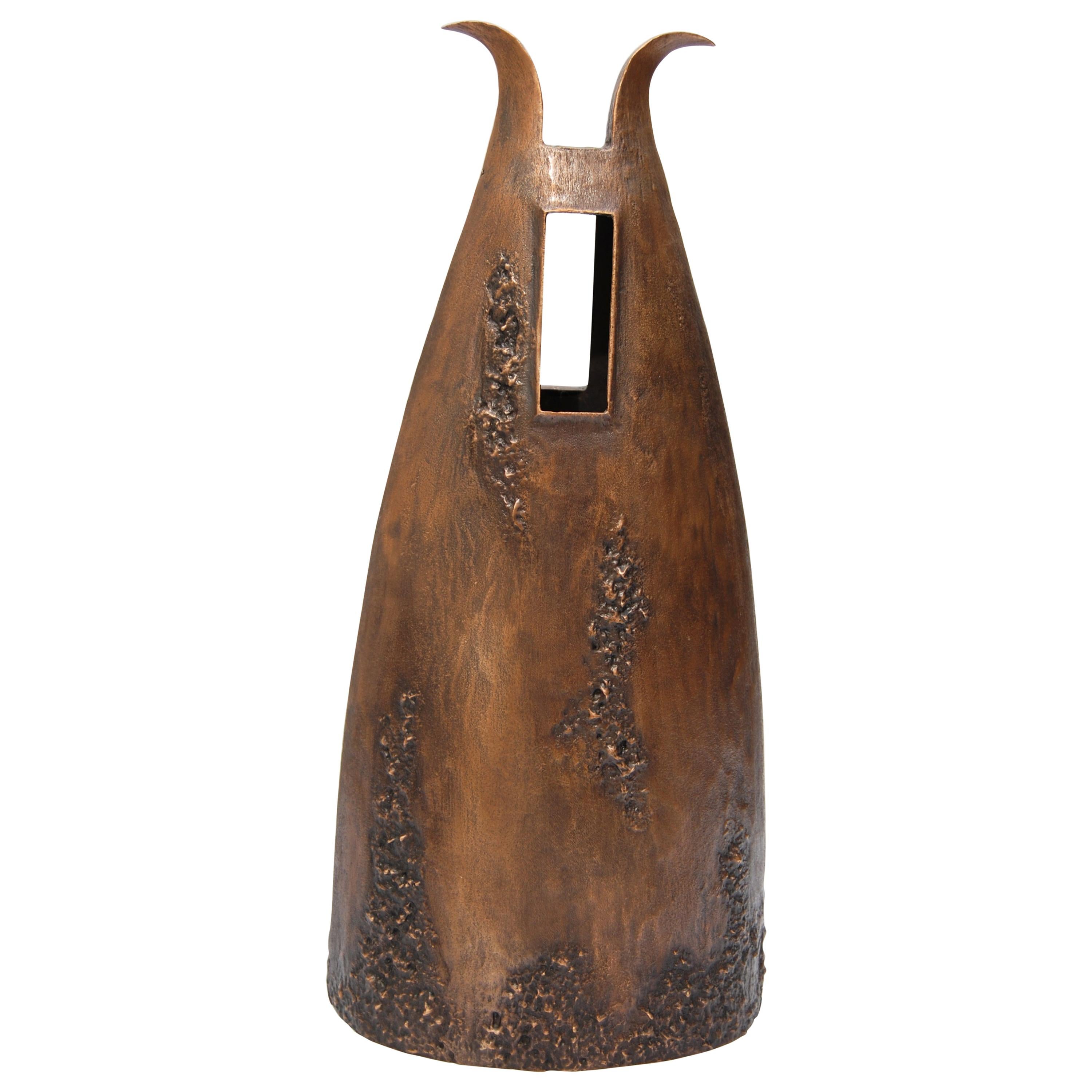 Lange Vase aus dunkler Bronze von FAKASAKA Design