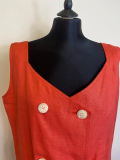 Gilet long et jupe Valentino.