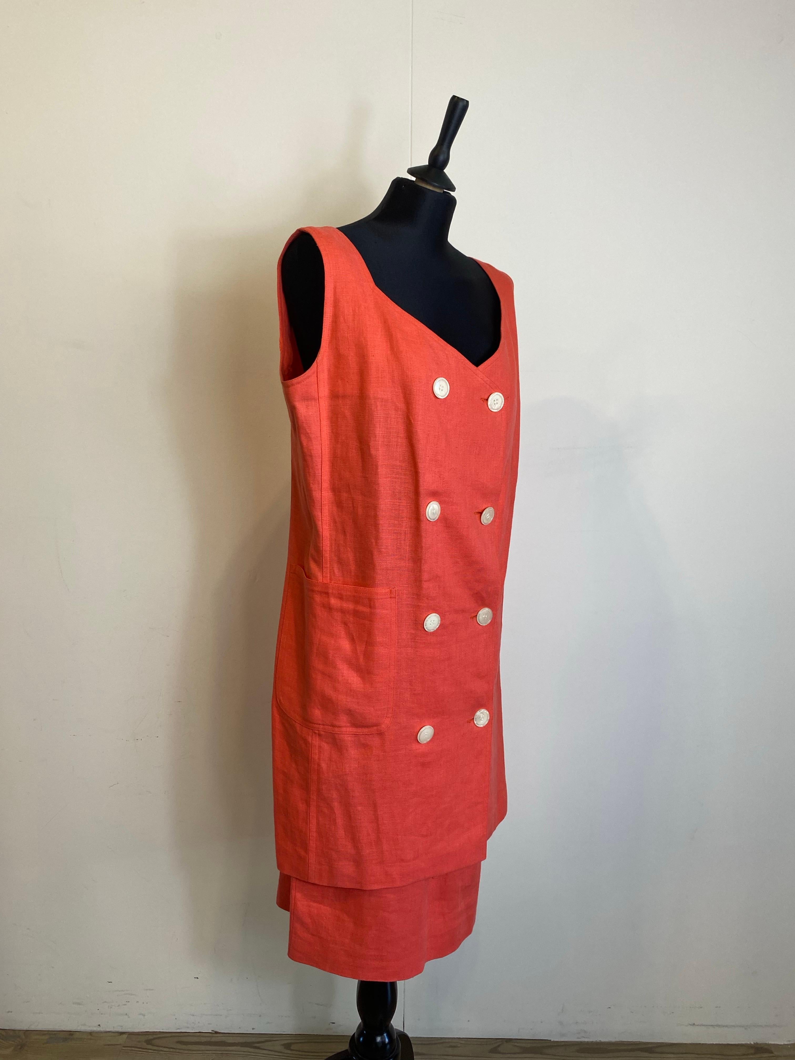 Long vest and Valentino skirt. en Excelente estado para la venta en Carnate, IT