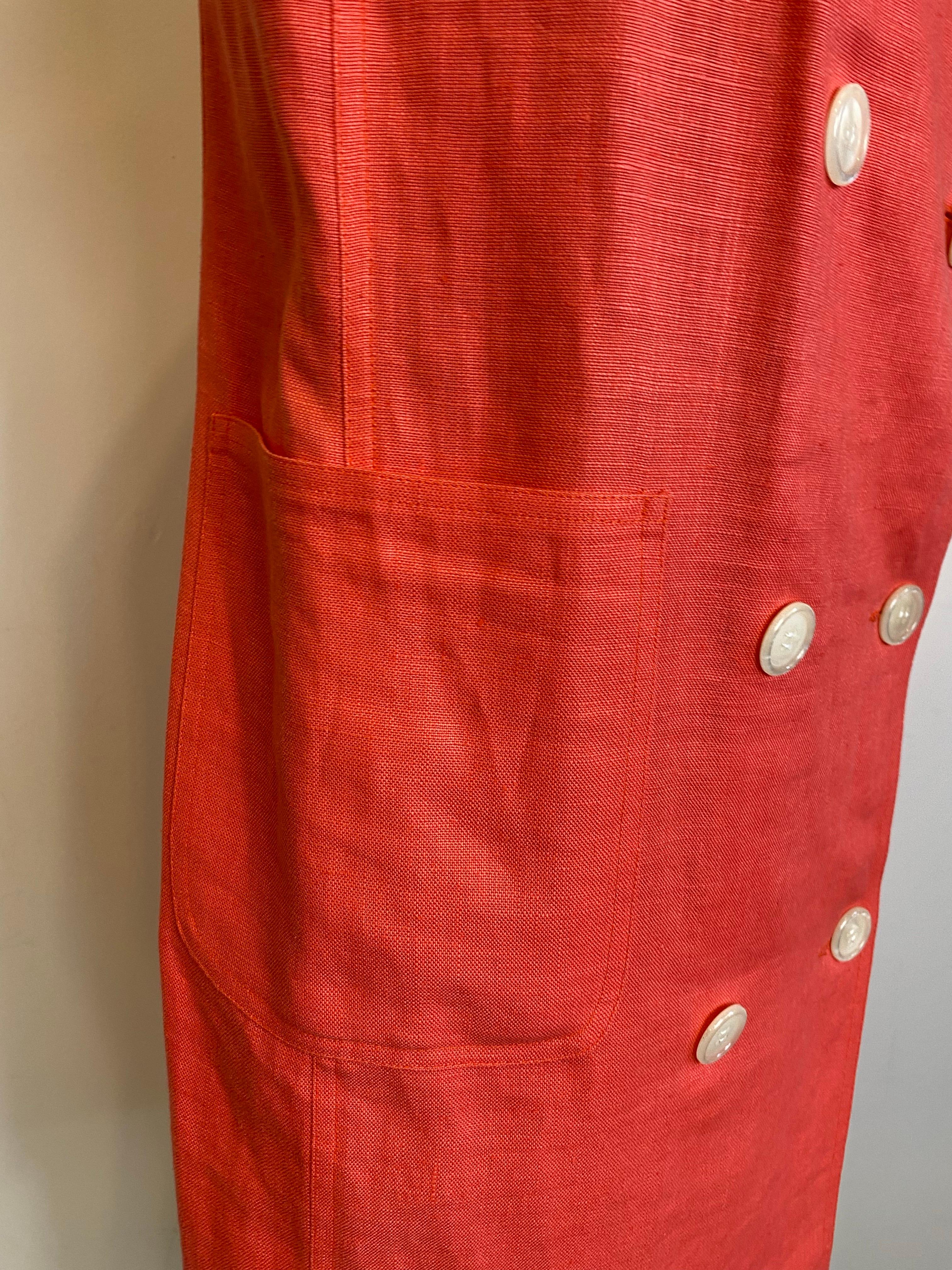 Femenino o masculino Long vest and Valentino skirt. en venta