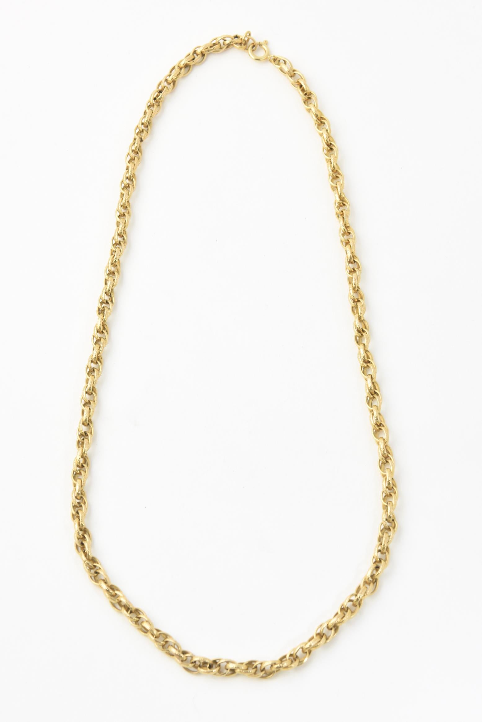 Long Victorian Etched Yellow Gold Chain Necklace In Good Condition In Miami Beach, FL