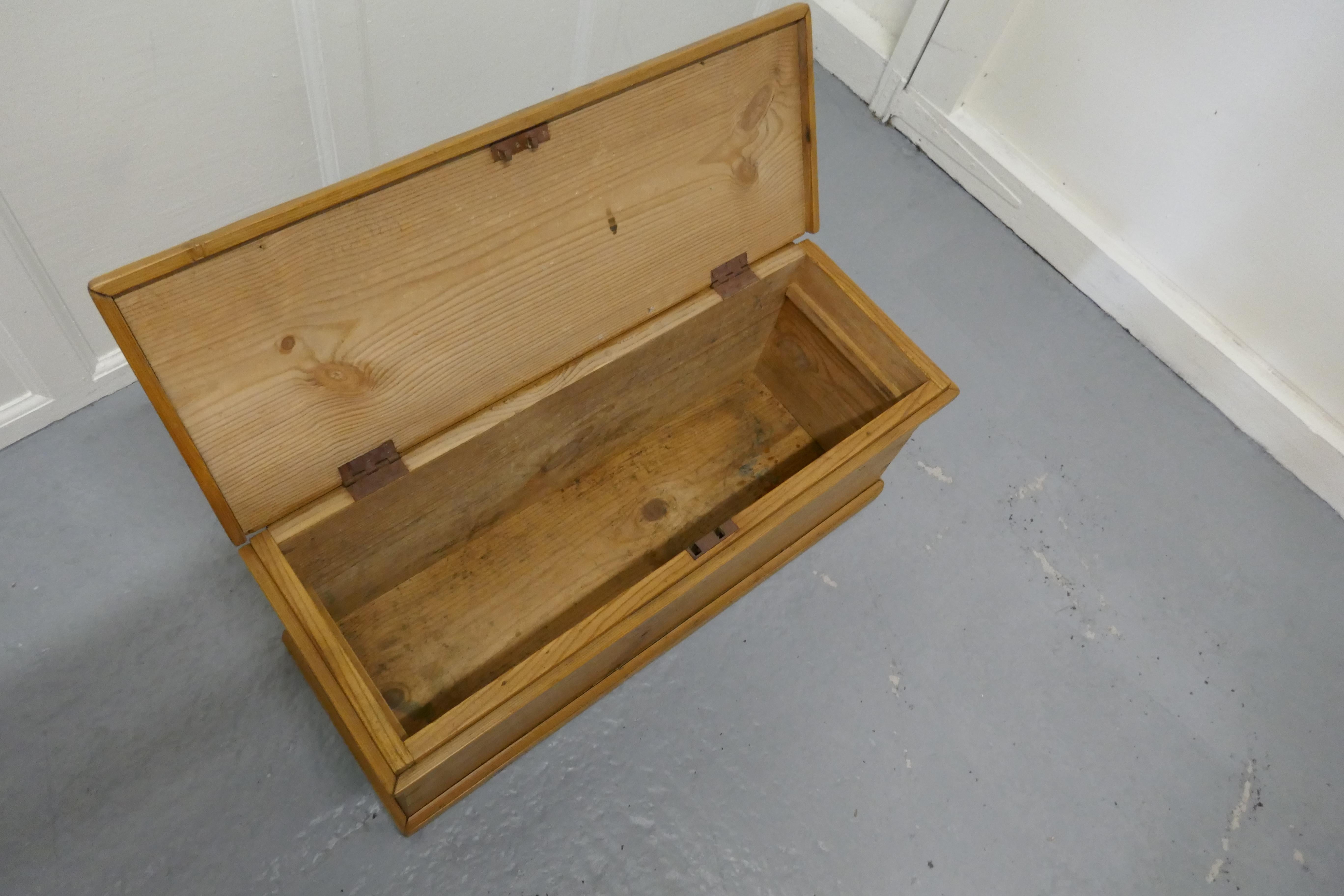 Long Victorian Pine Carpenters Box or Sea Chest Coffee Table In Good Condition In Chillerton, Isle of Wight