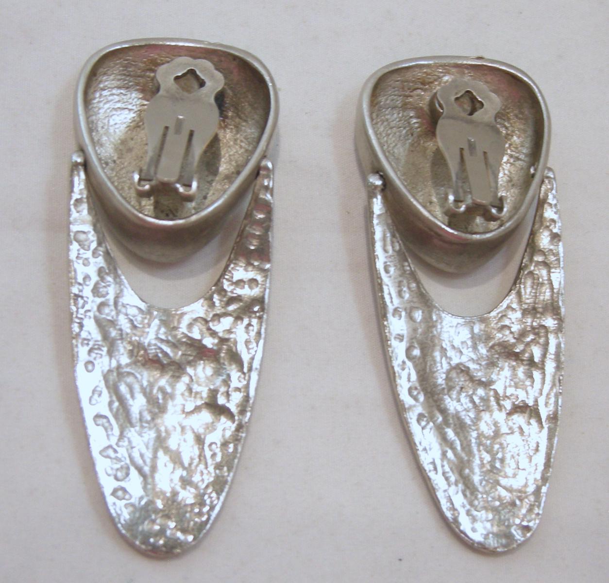 Long Vintage 1970s Modern Drop Earrings In Good Condition In New York, NY
