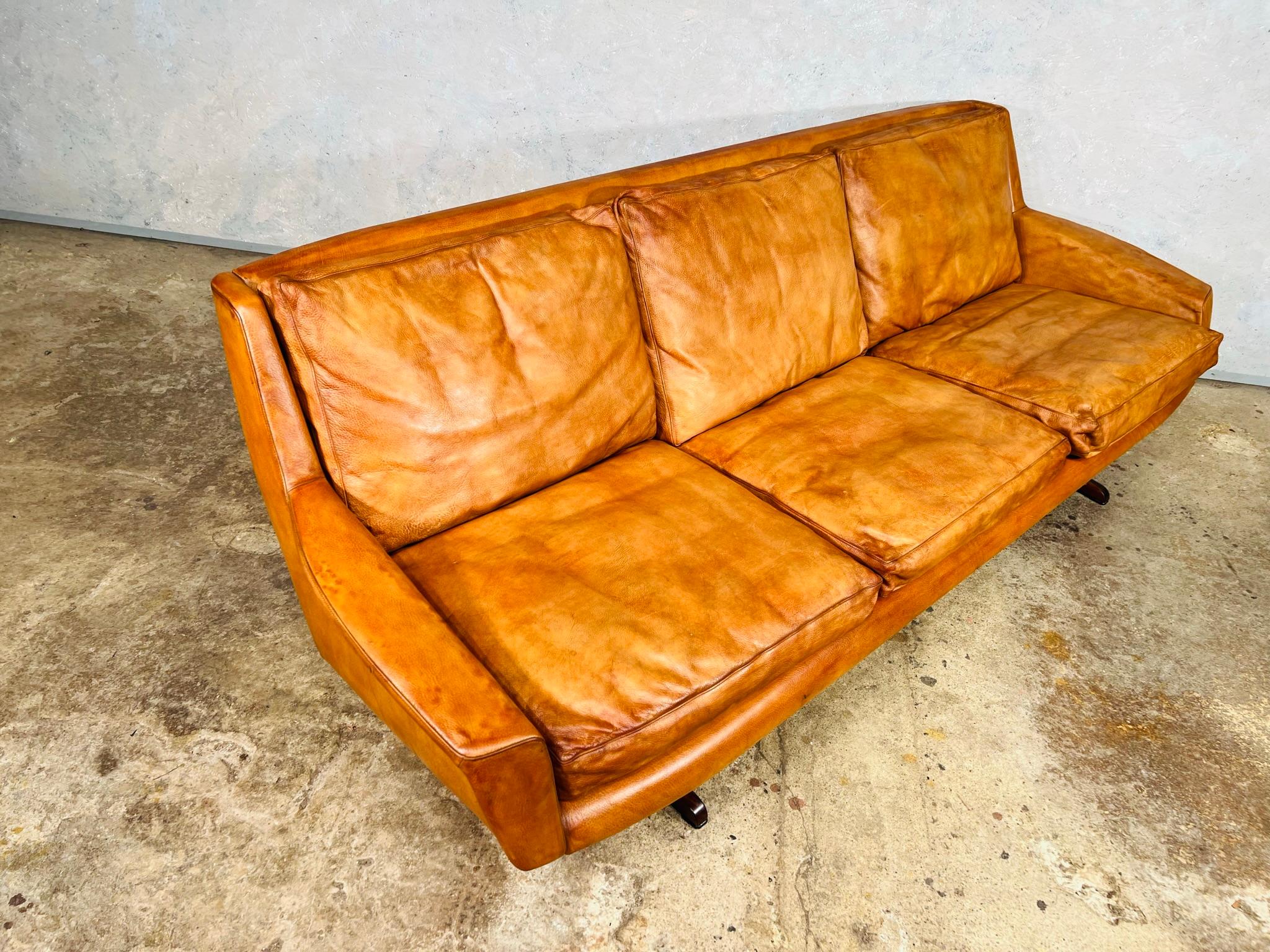 20th Century Long Vintage Norwegian Frederik Kayser For Vatne Leather Sofa Retro Rosewood#648 For Sale