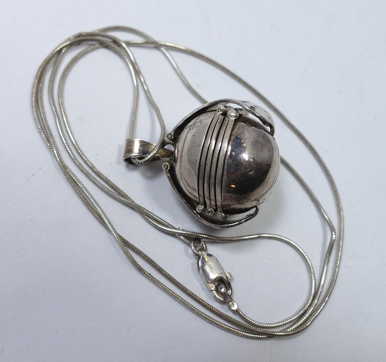 Long Vintage Signed Taxco, Mexico Sterling Silver 6-Photo Locket Pendant & Chain In Good Condition In New York, NY