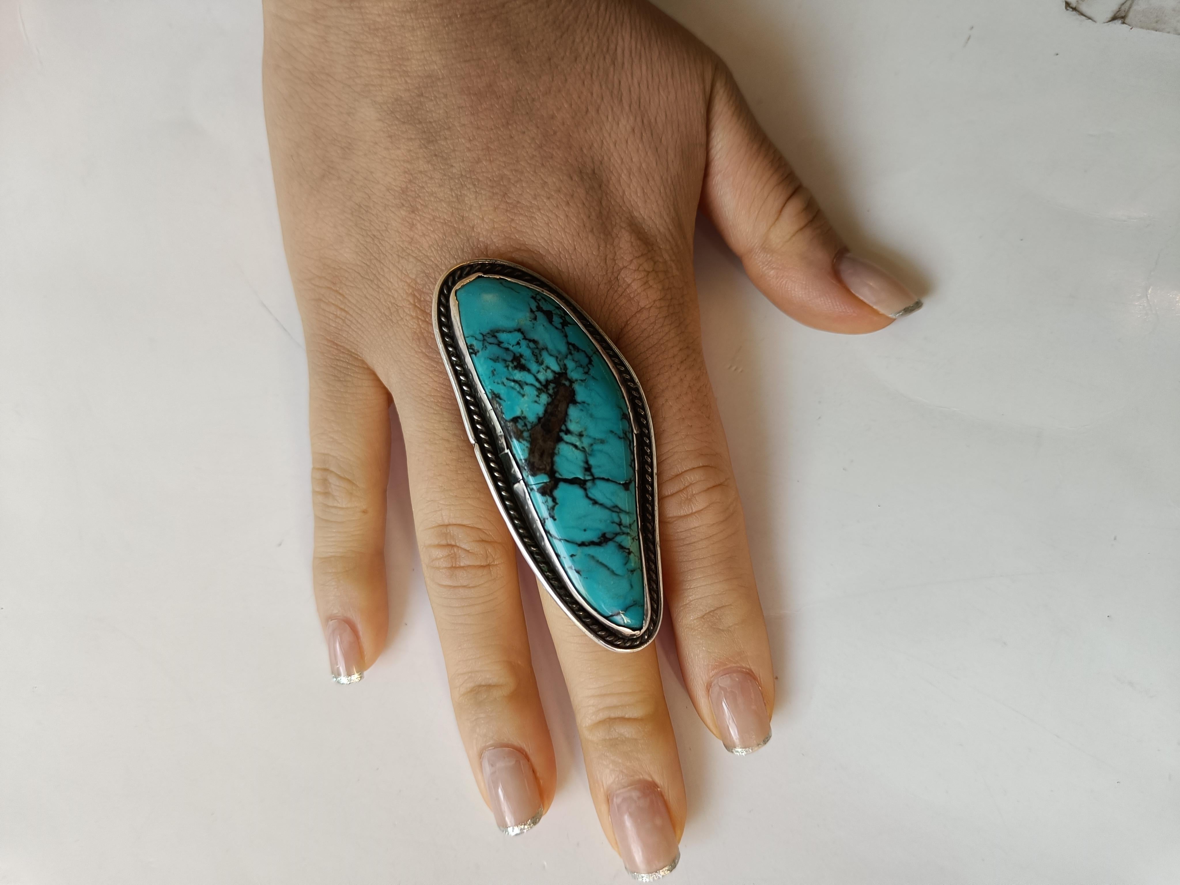Long Vintage South West Native American Silver l Turquoise ring Navajo 

 
Condition: Fine
 
 
 