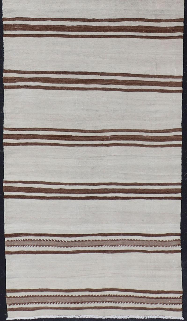 Long Vintage Turkish natural kilim with stripes in ivory, taupe and brown. Keivan Woven Arts / rug EN-P13731, country of origin / type: Turkey / Kilim, circa Mid-20th Century.

This flat-woven Kilim runner from Turkey features an exciting