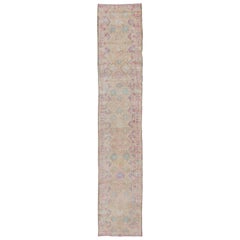 Runner turco lungo e vintage con disegno geometrico in viola chiaro e oro