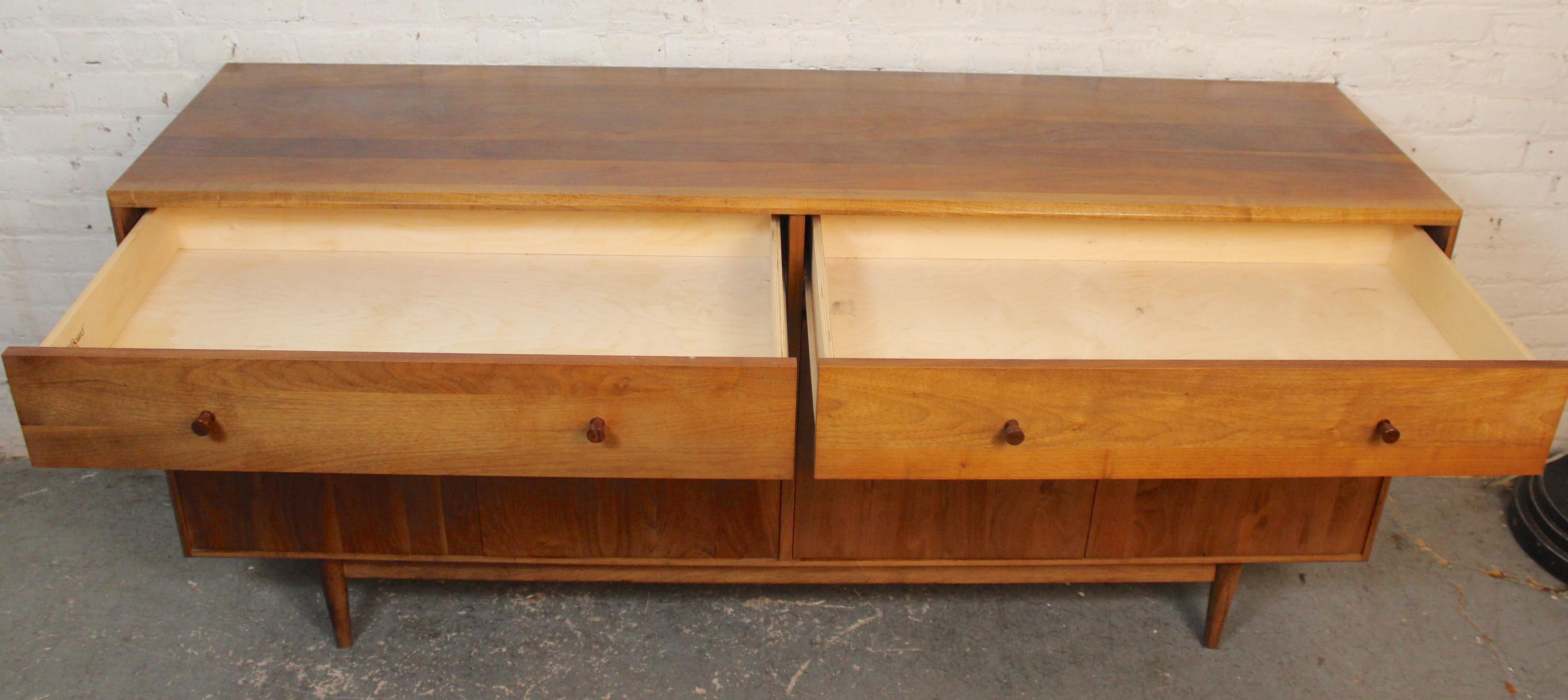 Long Walnut Media Cabinet In Good Condition For Sale In Brooklyn, NY