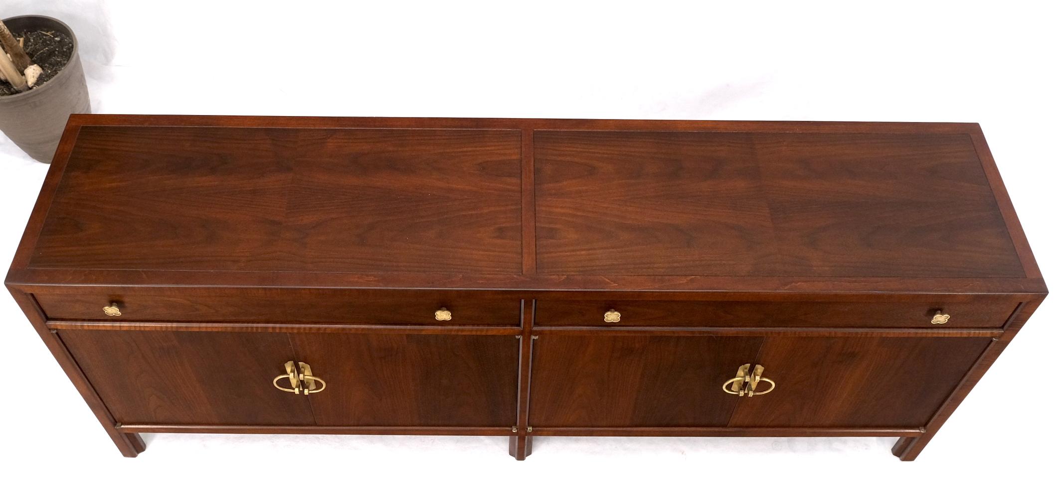 Long Walnut Mid-Century Modern Dresser Credenza w/ Brass Buckle Shape Pulls In Excellent Condition For Sale In Rockaway, NJ