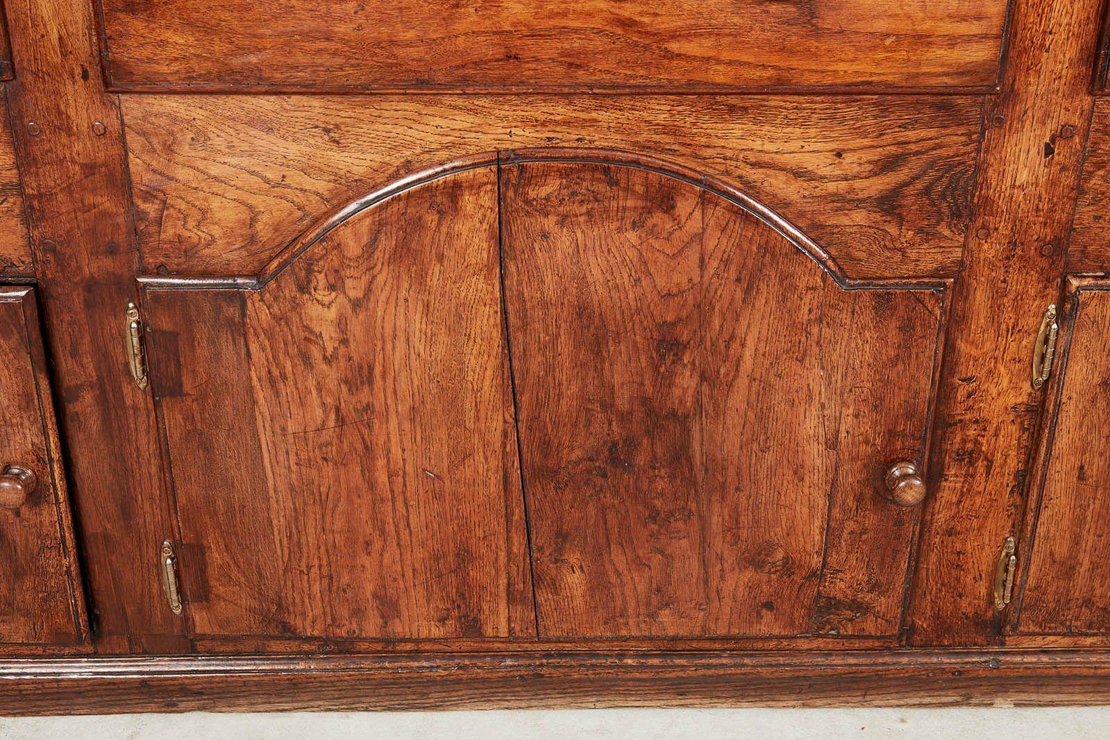 Commode longue en chêne gallois Bon état - En vente à Greenwich, CT