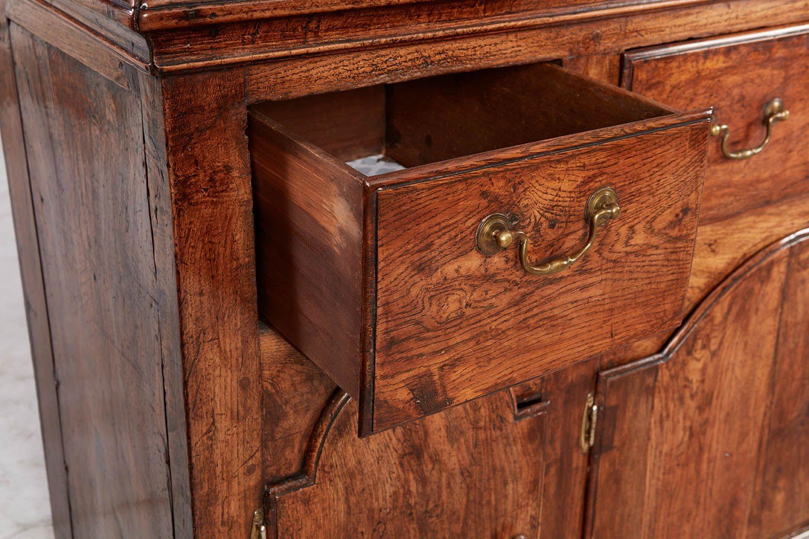XVIIIe siècle Commode longue en chêne gallois en vente