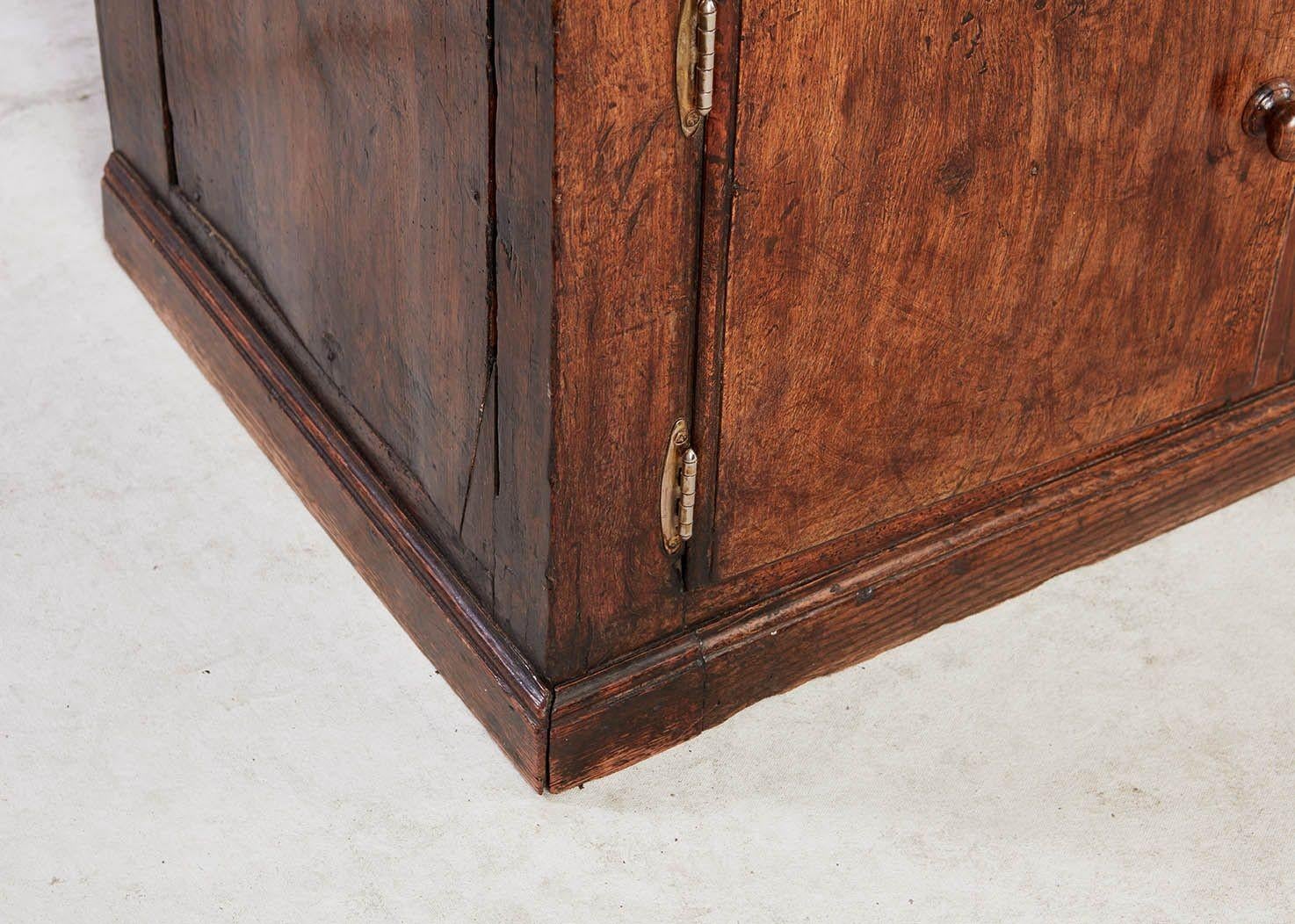 Chêne Commode longue en chêne gallois en vente