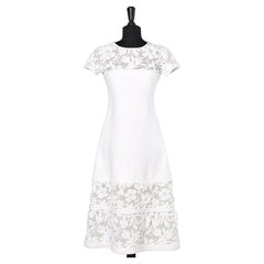 Langes weißes Baumwollkleid mit geblümter Häkelapplikation Pierre Balmain