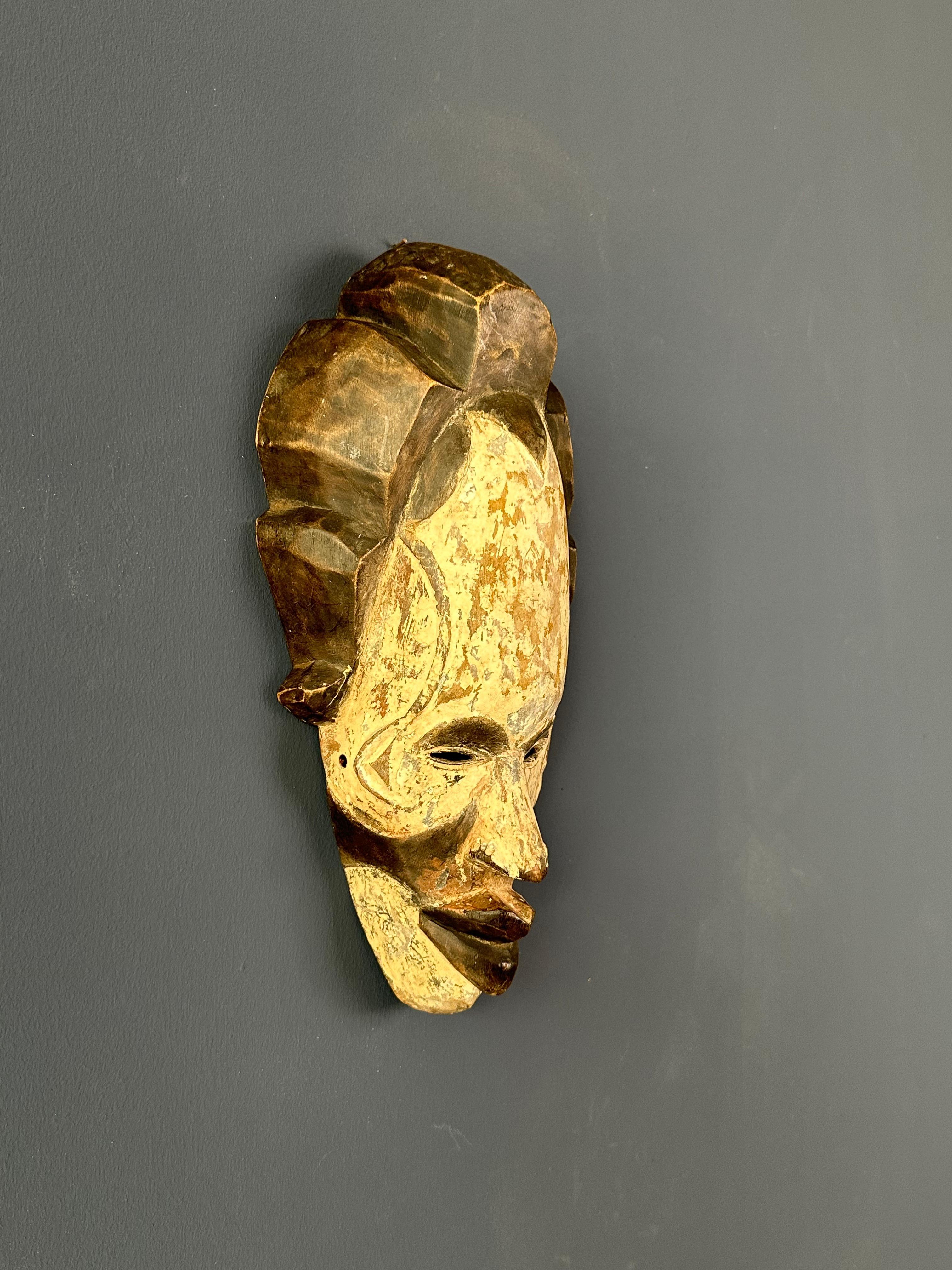 Lange weiße Maske im Zustand „Gut“ im Angebot in Munich, DE
