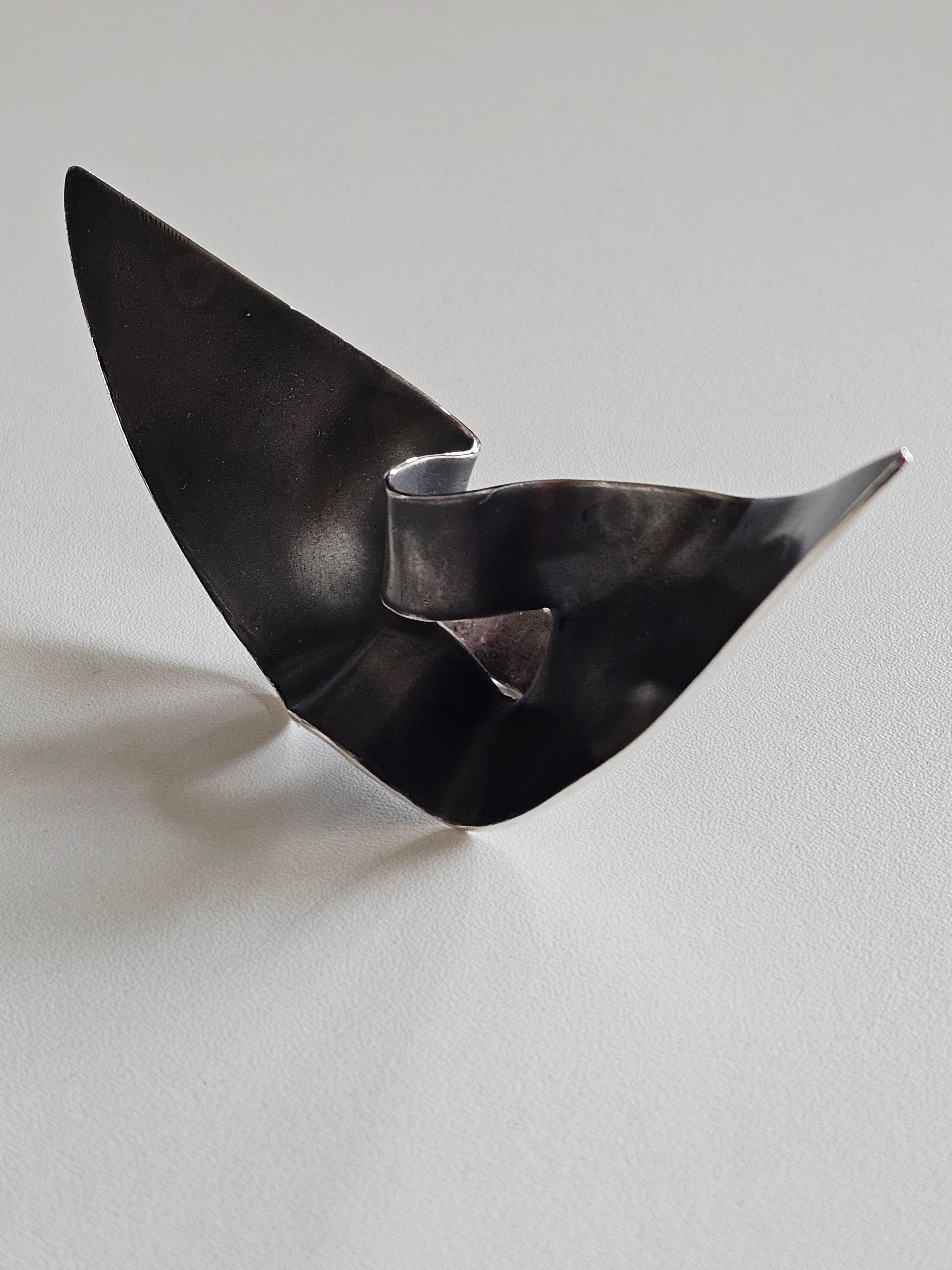 Alina Alamorean Anello scultoreo contemporaneo ad ali lunghe A. Silver In condizioni Nuovo in vendita a Fresnes, IDF
