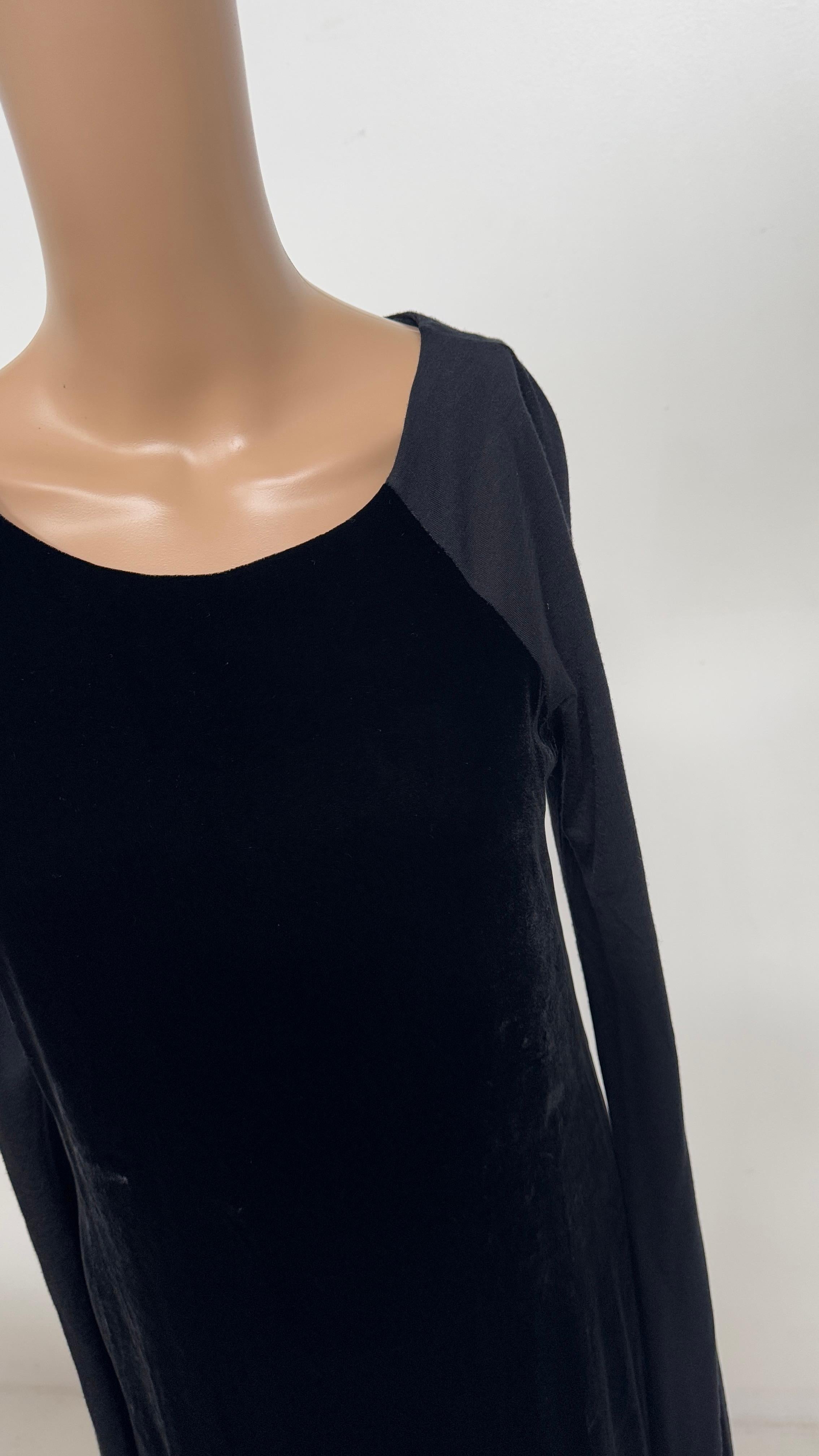 Langes Kleid aus Wolle und Samt von Marina Sinibaldi Benatti - Italienischer Minimalismus (Black) im Angebot