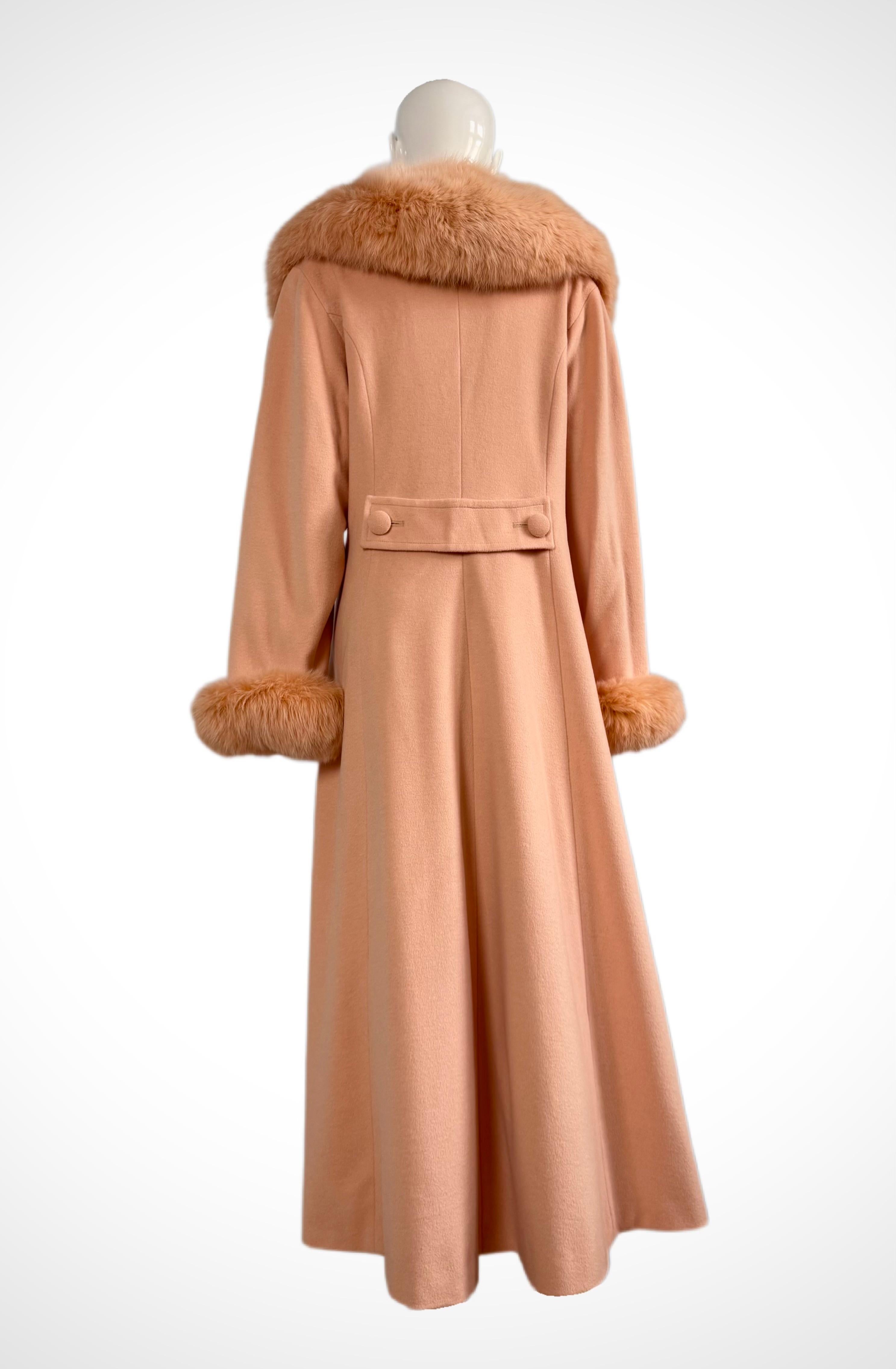Beige Long manteau vintage en laine avec col et poignets en renard en vente