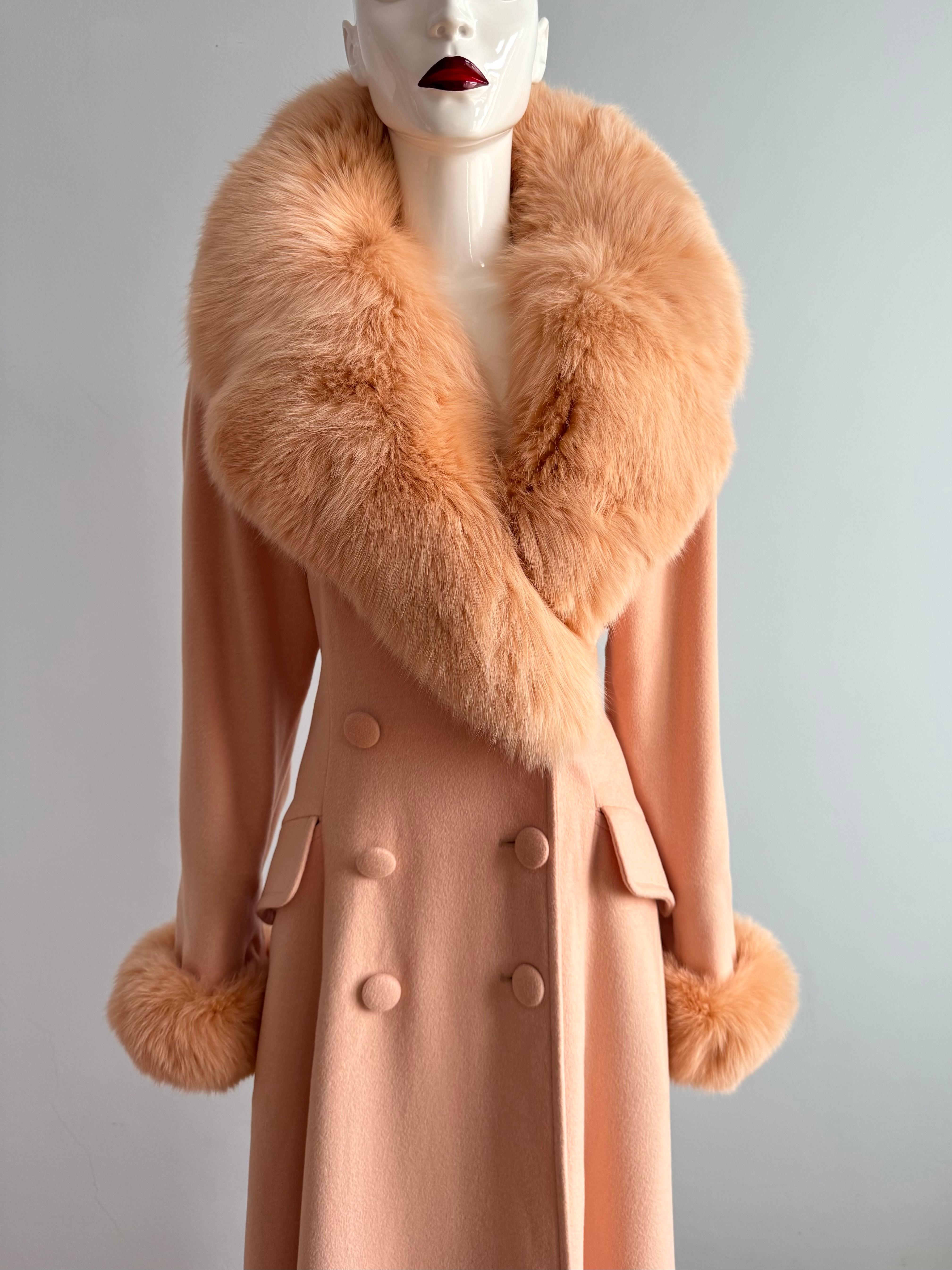 Long manteau vintage en laine avec col et poignets en renard en vente 2