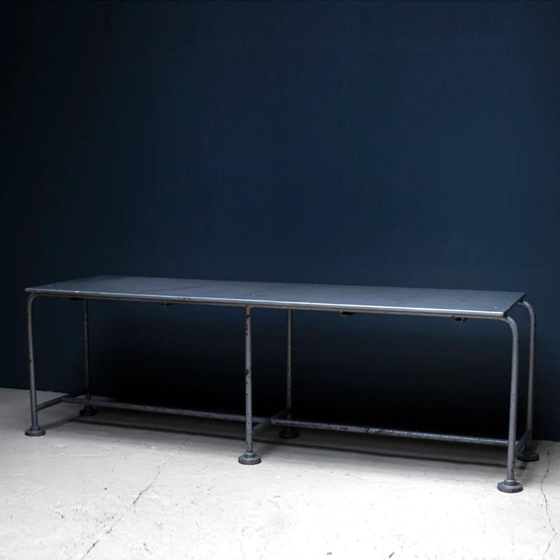 Long Work Table with cast iron base leg, 1980s In Good Condition For Sale In Tokyo, Tokyo