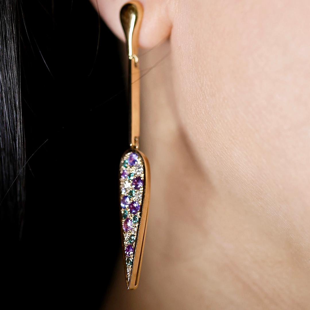 Or jaune long  Alexandrite à couleurs changeantes  Saphir violet Diamant  Boucles d'oreilles en vente 4