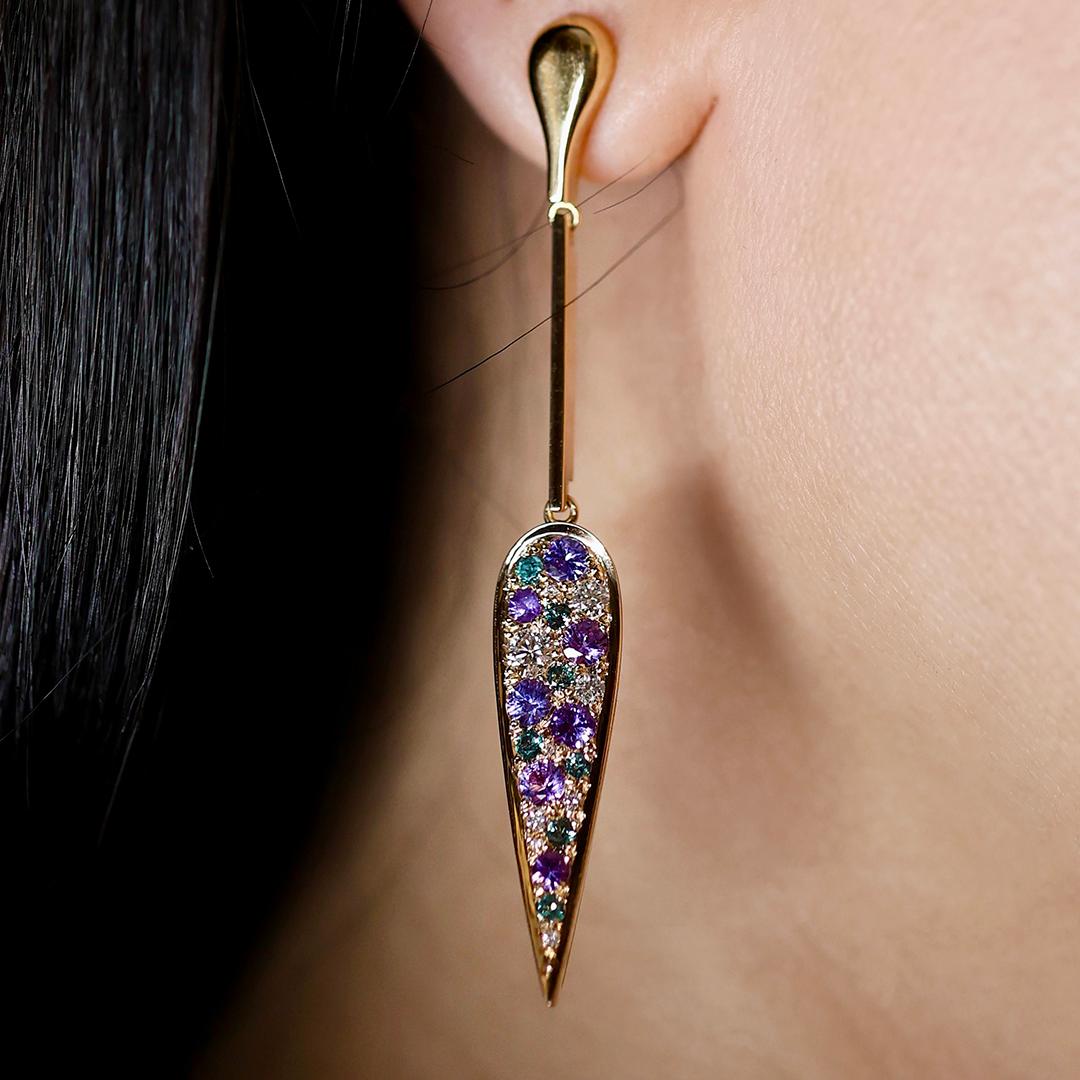 Or jaune long  Alexandrite à couleurs changeantes  Saphir violet Diamant  Boucles d'oreilles en vente 2
