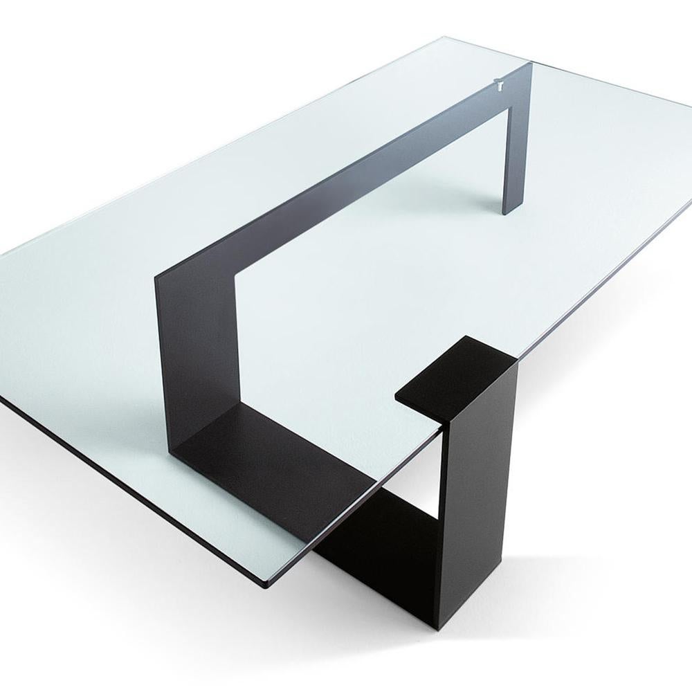 Coffee table longarm with stell base in 
black lacquered finish and with tempered
clear glass top, 12mm thickness.
Also available with base in white lacquered 
or in chrome finish, on request.