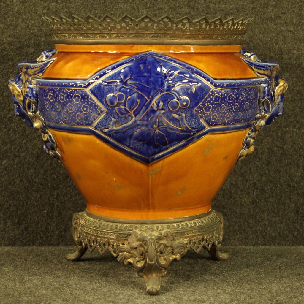 French vase of Longchamp production from 20th century. Glazed and hand painted ceramic vase with chiseled brass decorations of great size and impact. Vase adorned with side masks, base and upper metal ring (see photo). It presents the stamp and