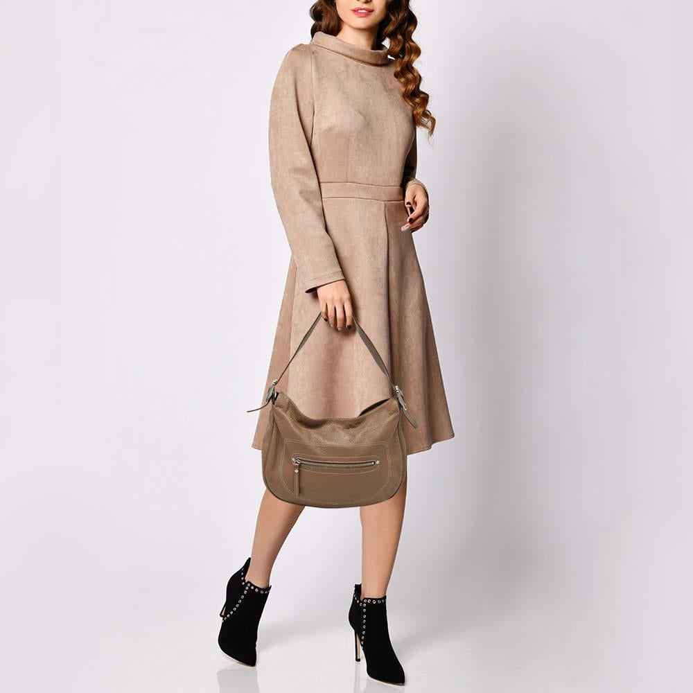 Designer bags are ideal companions for ample occasions Here we have a fashion meets functionality piece crafted with precision. It has been equipped with a well sized interior that can easily fit all your essentials.
