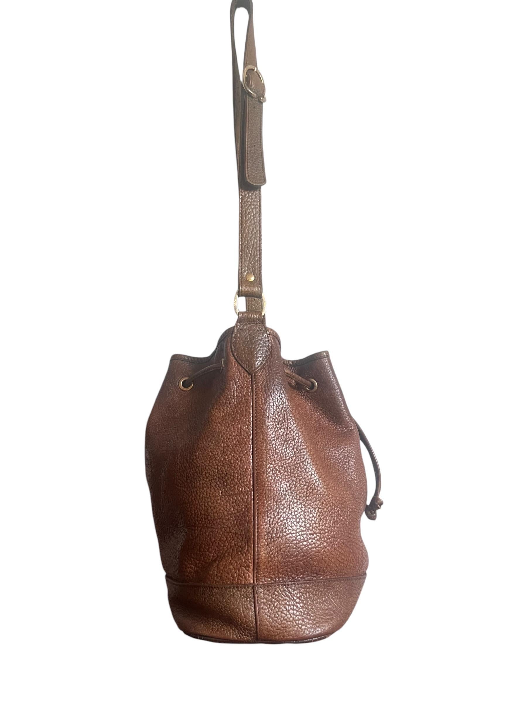 Longchamp Brown Grained Leather Bucket Shoulder Bag - France Vintage - Fashion In Good Condition For Sale In Beuzevillette, FR