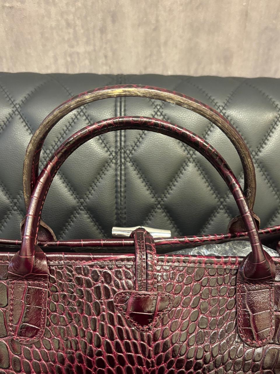 Longchamps Tote Roseau in rilievo in coccodrillo borgogna in vendita 6