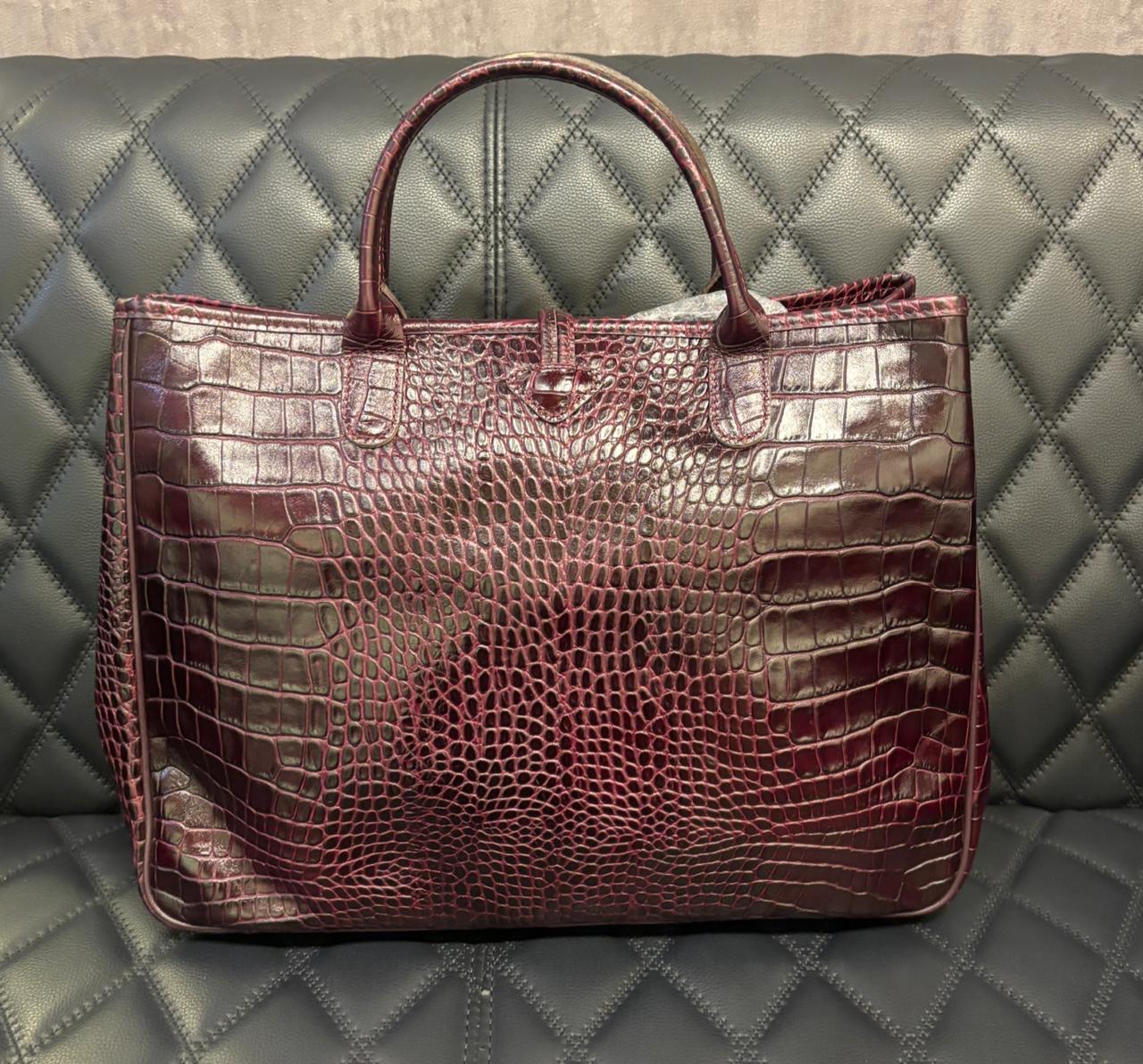 Longchamps Tote Roseau in rilievo in coccodrillo borgogna in vendita 8