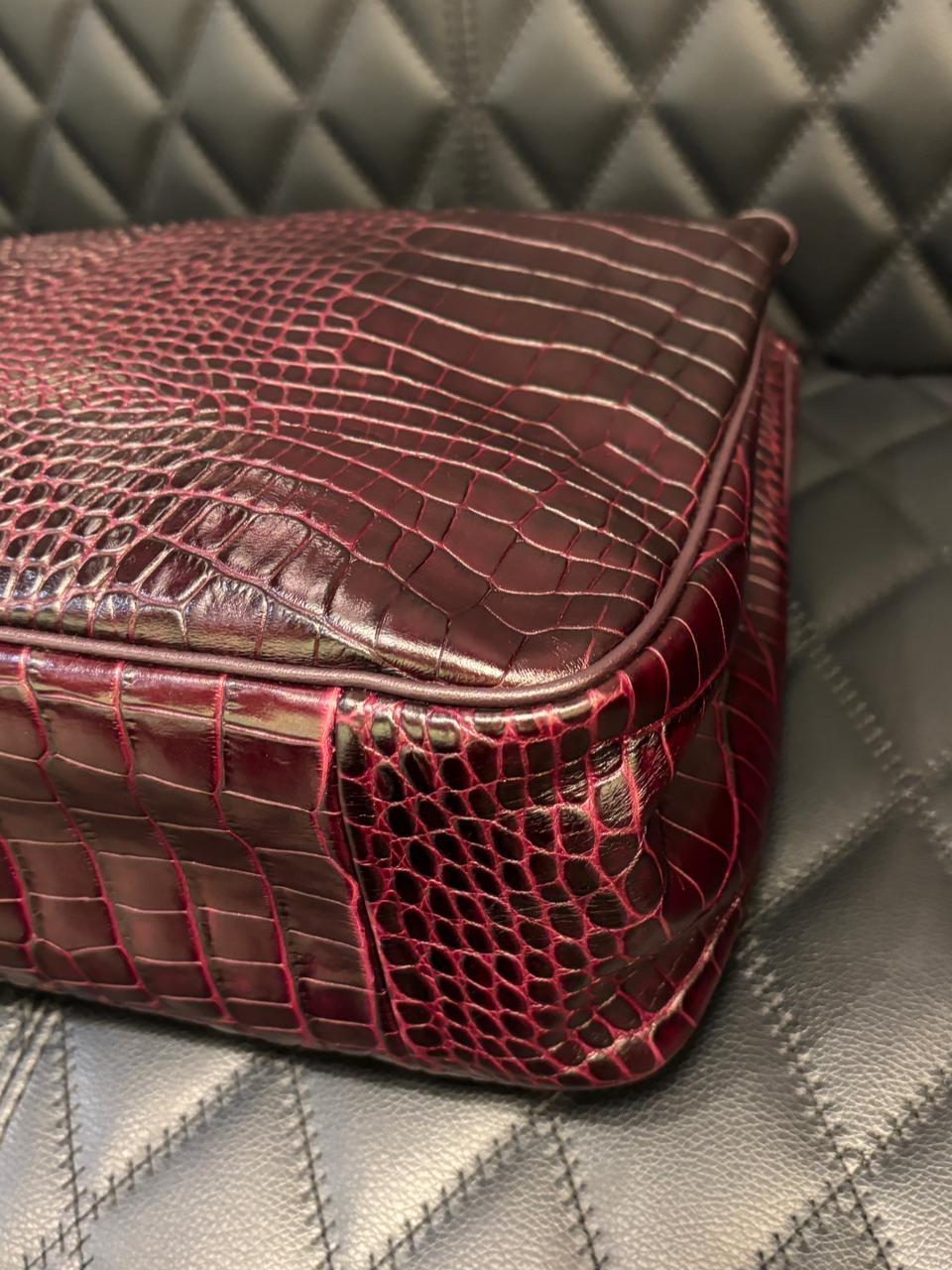 Longchamps Tote Roseau in rilievo in coccodrillo borgogna in vendita 10