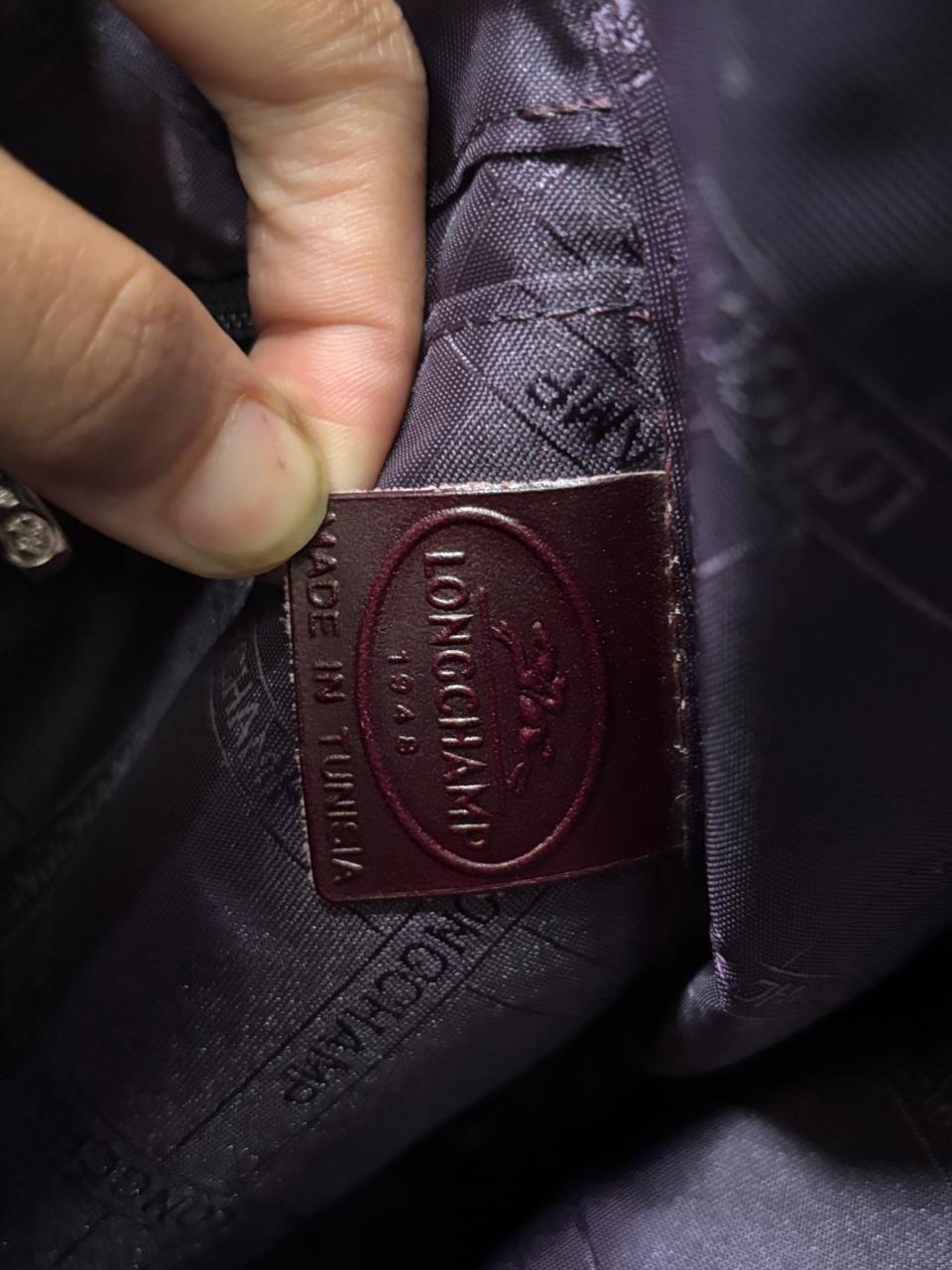 Marrone Longchamps Tote Roseau in rilievo in coccodrillo borgogna in vendita