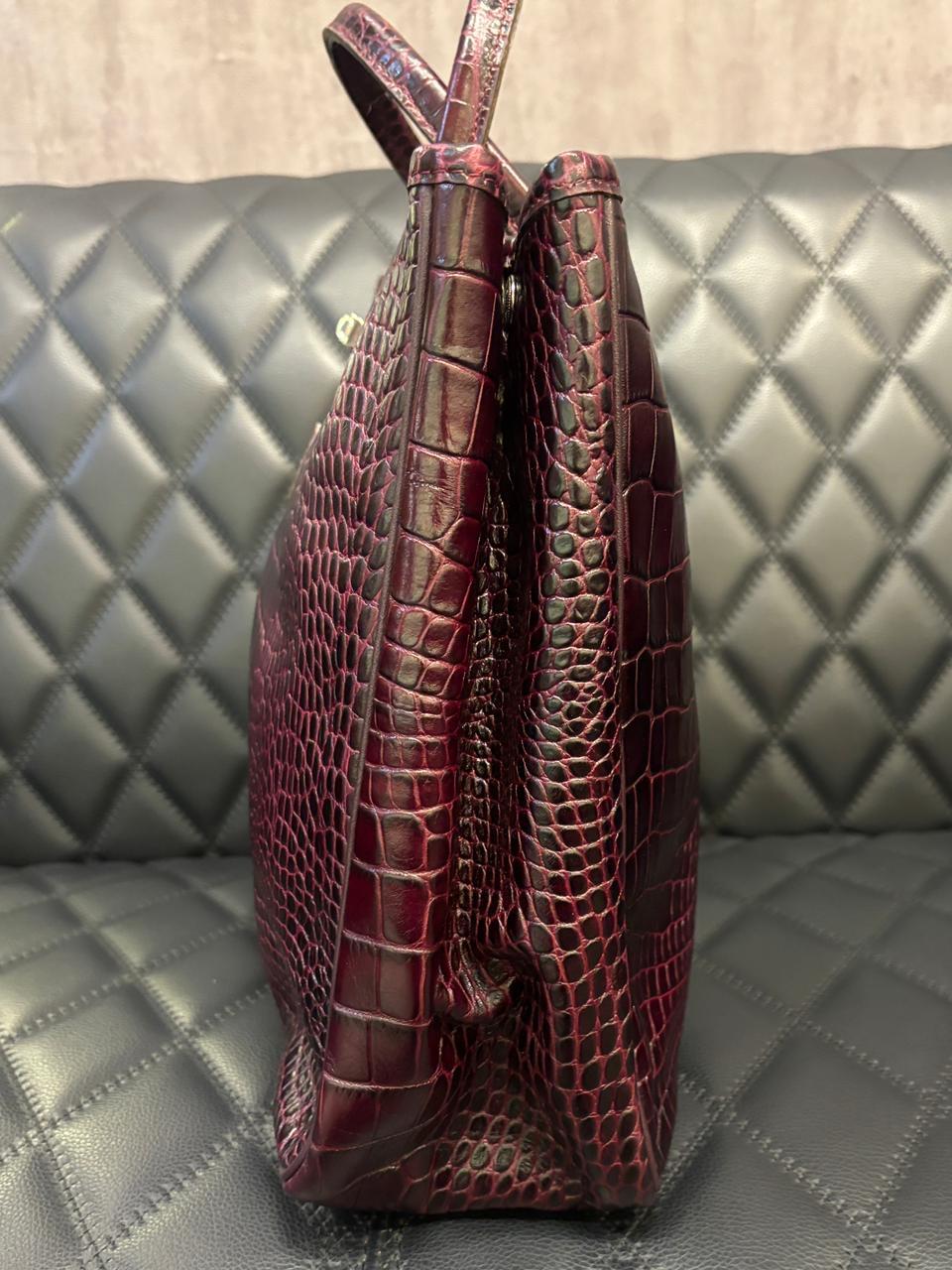 Longchamps Tote Roseau in rilievo in coccodrillo borgogna in vendita 3