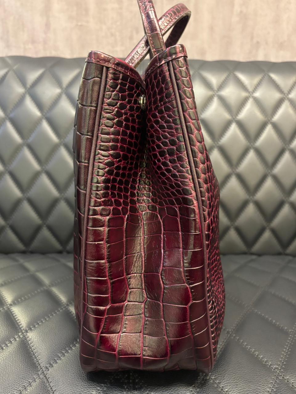 Longchamps Tote Roseau in rilievo in coccodrillo borgogna in vendita 4