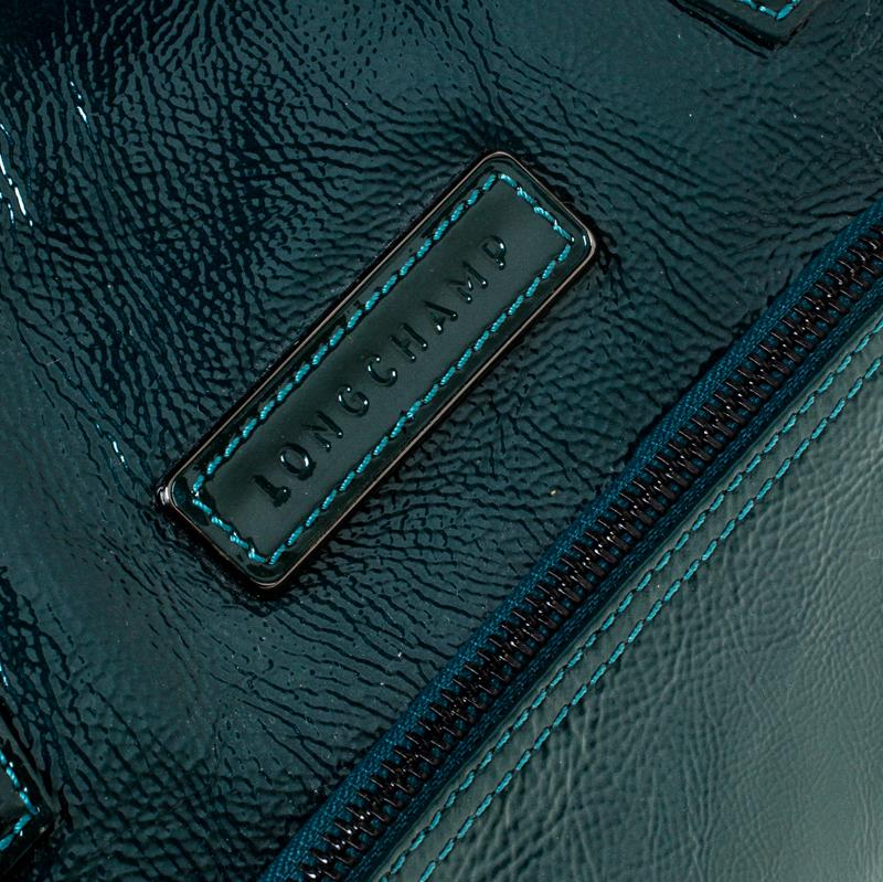 Longchamp - Sac à main légende en cuir verni vert foncé Excellent état à Dubai, Al Qouz 2