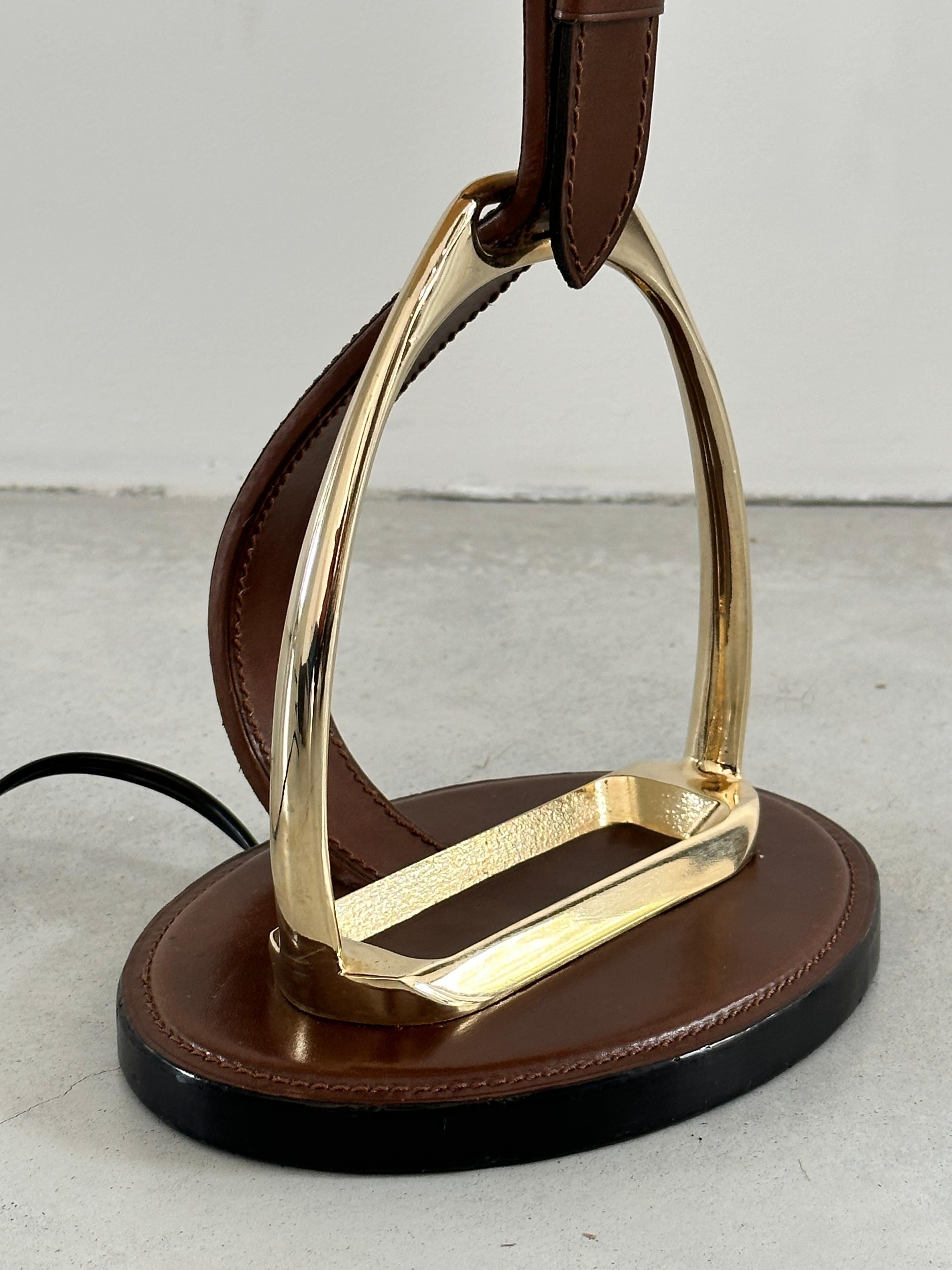 Longchamp design, French Brass & Equestrian Stitched Leather Lamp, 1960s In Excellent Condition For Sale In leucate, FR