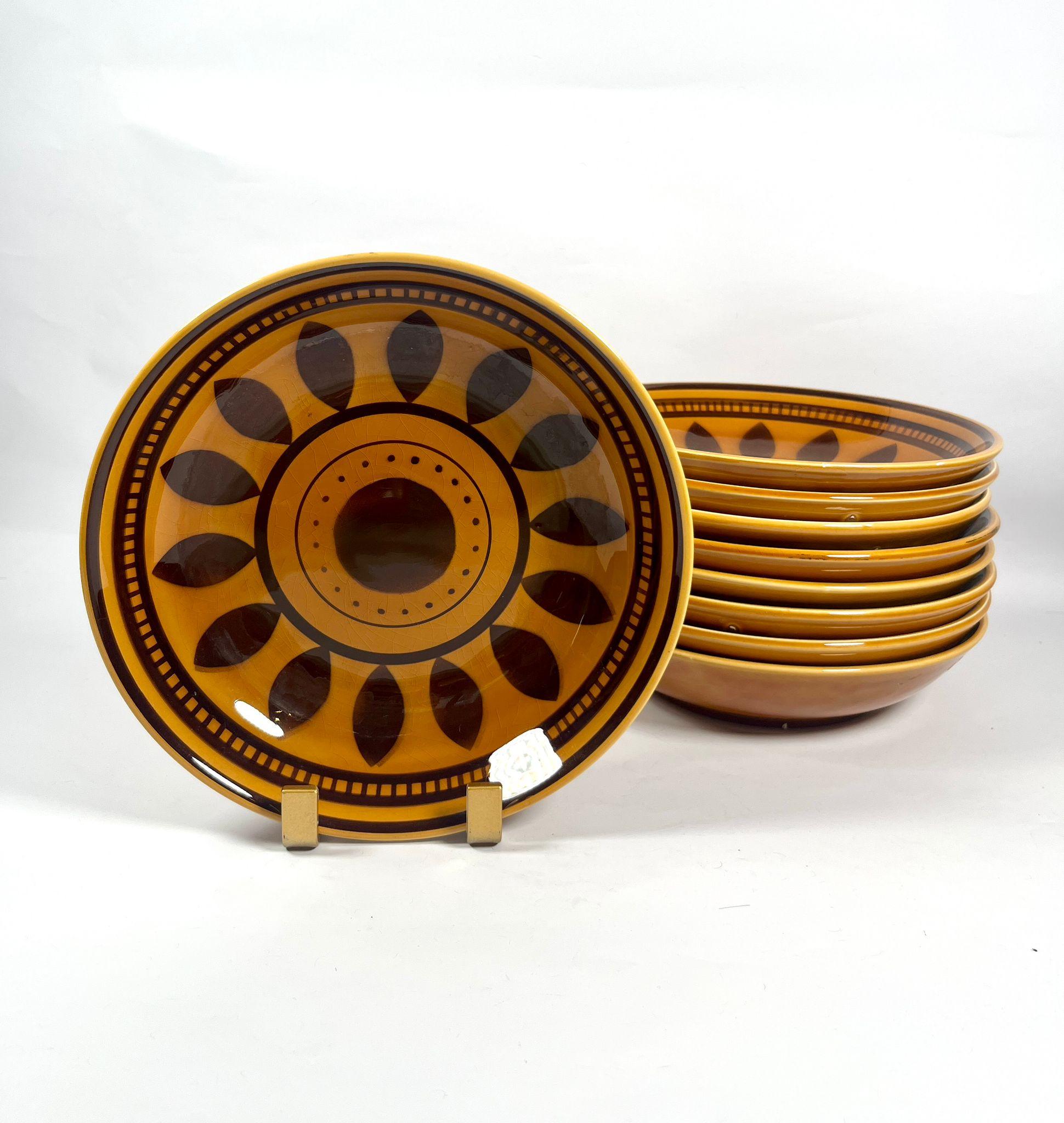 Service de vaisselle en faïence de Longchamps avec motif de feuilles noires - années 1970 en vente 7