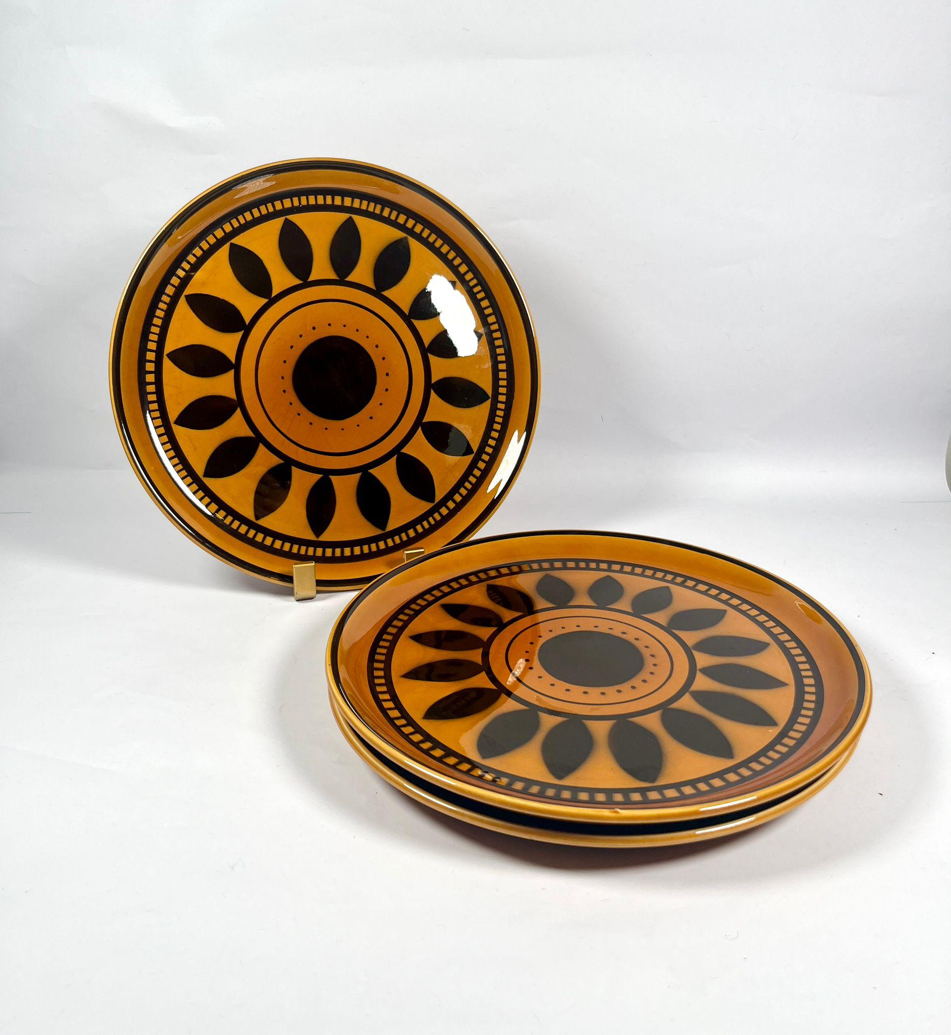 20ième siècle Service de vaisselle en faïence de Longchamps avec motif de feuilles noires - années 1970 en vente